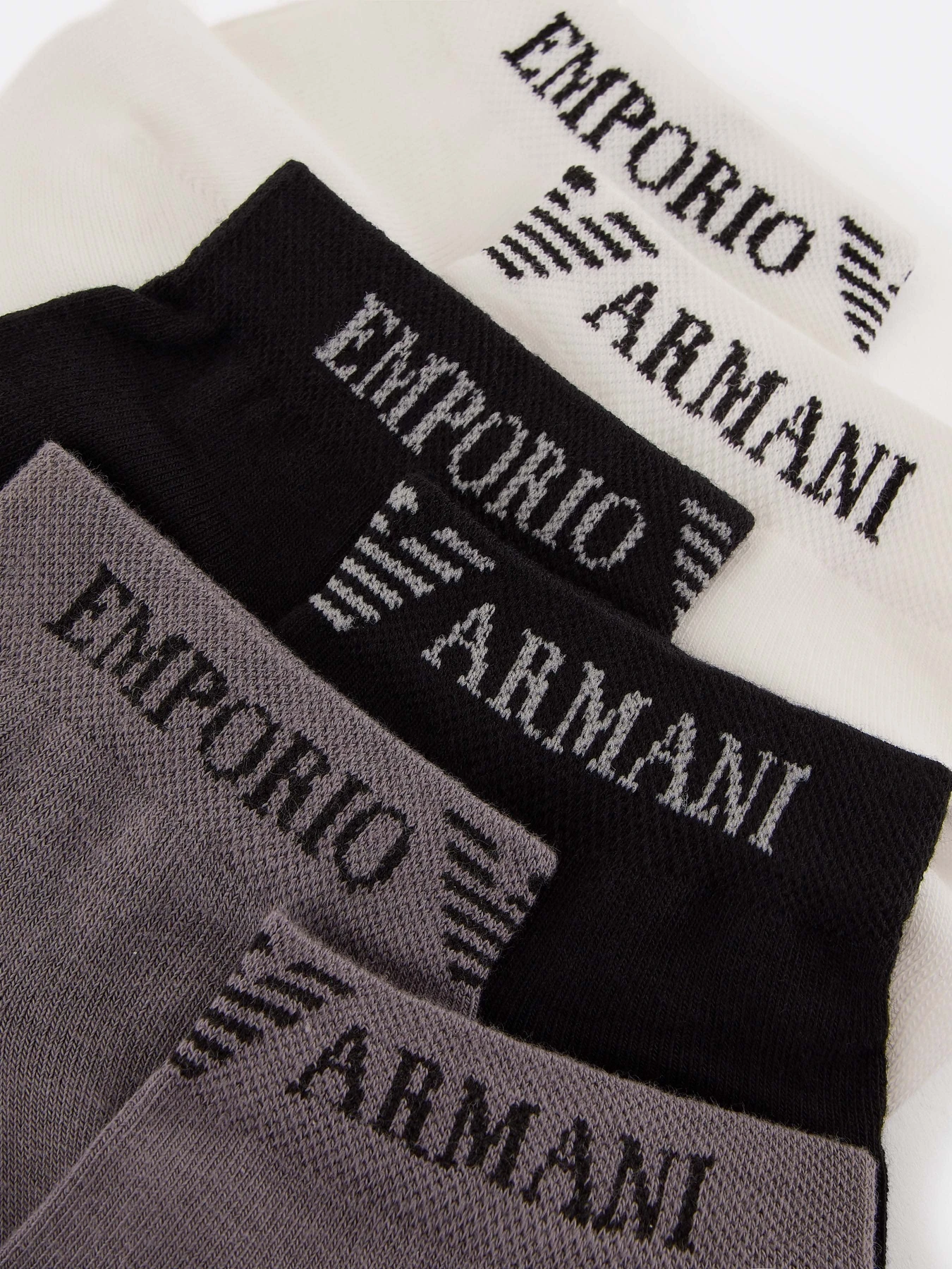 Носки и гольфы Emporio Armani модель 300048-4F254-02910 Носки и гольфы Emporio Armani модель 300048-4F254-02910 Фото