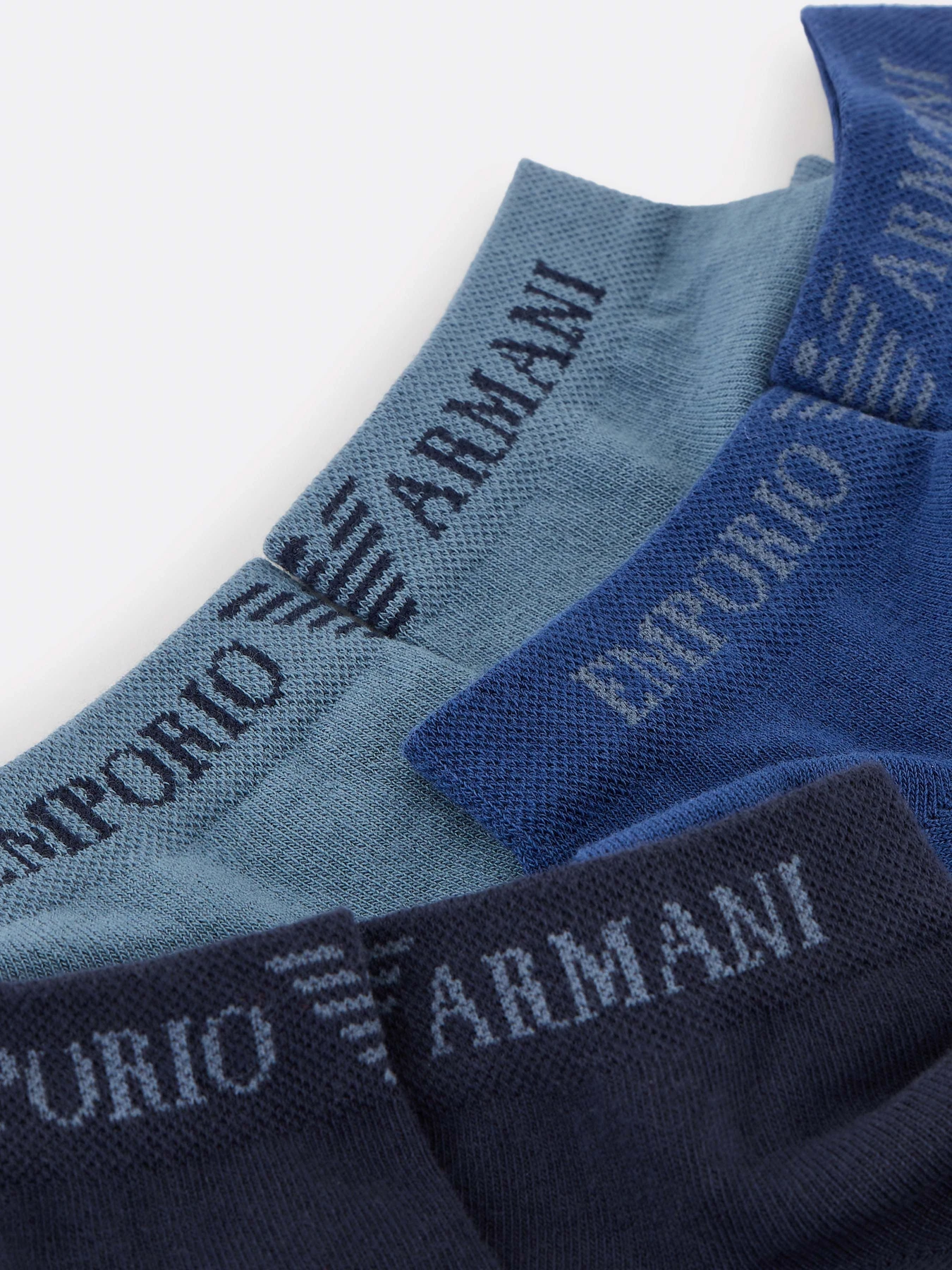 Носки и гольфы Emporio Armani модель 300048-4F254-72036 Носки и гольфы Emporio Armani модель 300048-4F254-72036 Фото