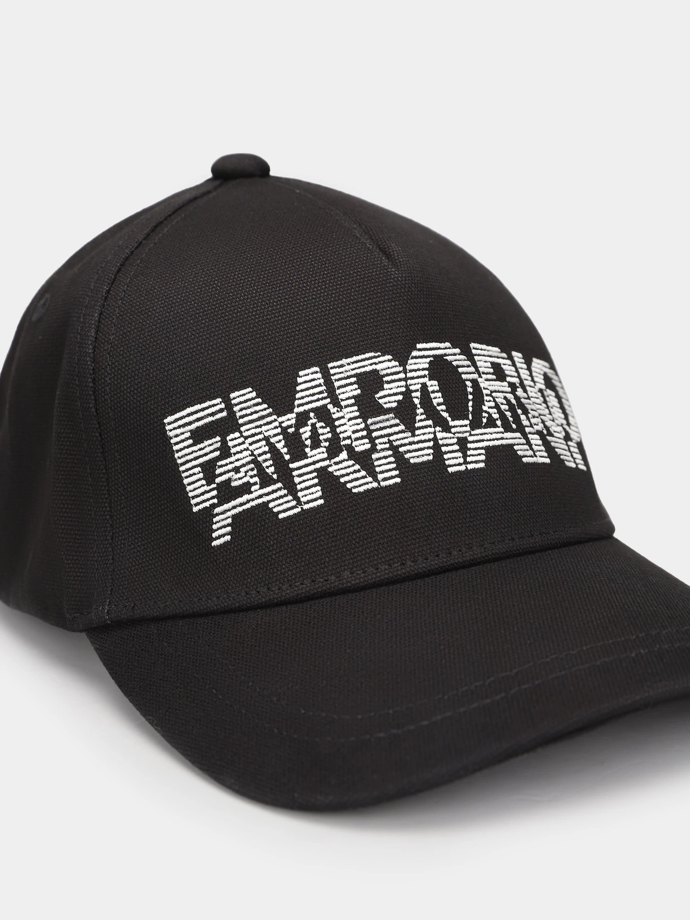 Шапки и кепки Emporio Armani модель EW001893-AF14765-U8120 Шапки и кепки Emporio Armani модель EW001893-AF14765-U8120 Фото