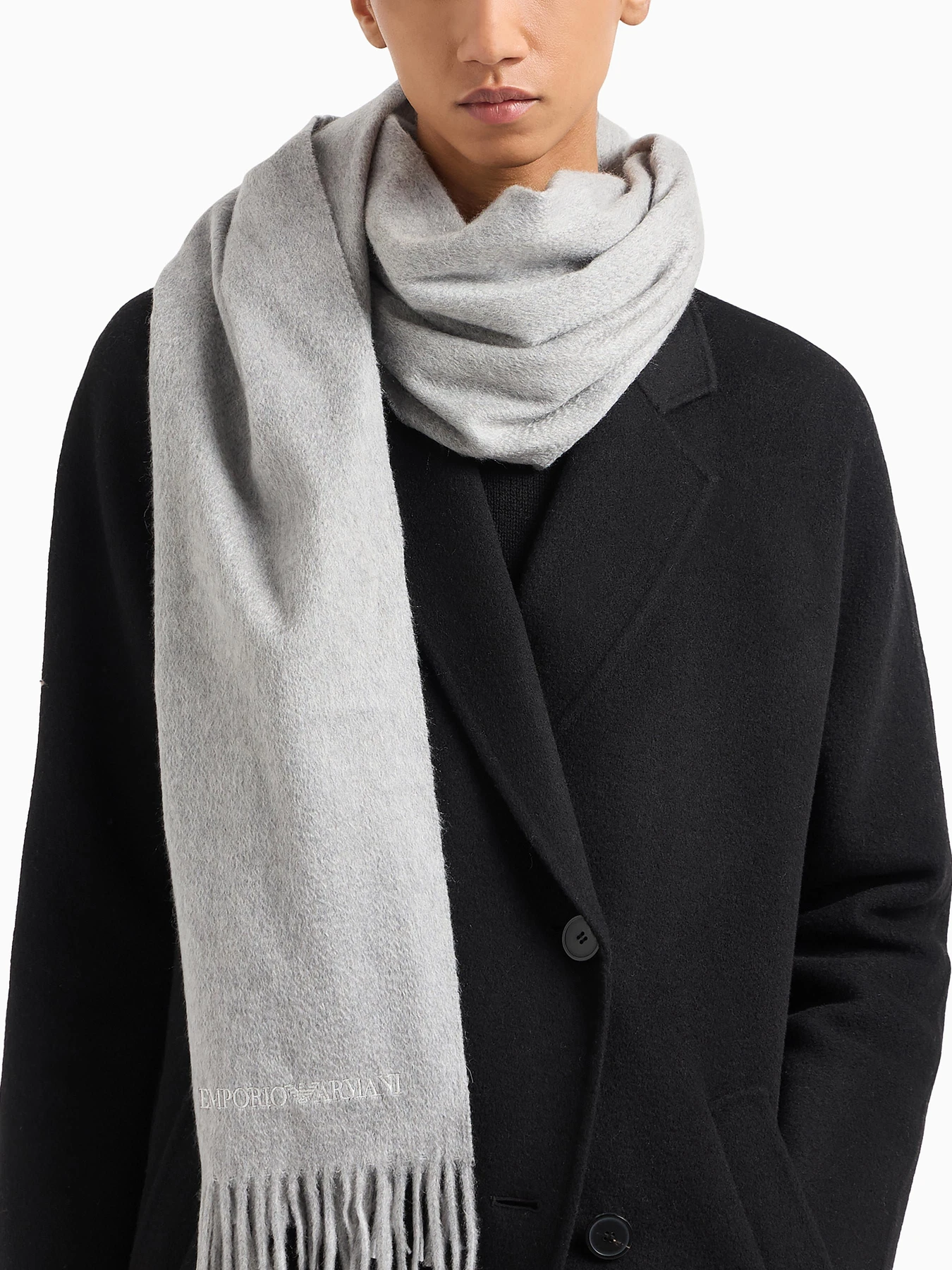 Шарфы и платки Emporio Armani модель 635225-0A460-00041 Шарфы и платки Emporio Armani модель 635225-0A460-00041 Фото