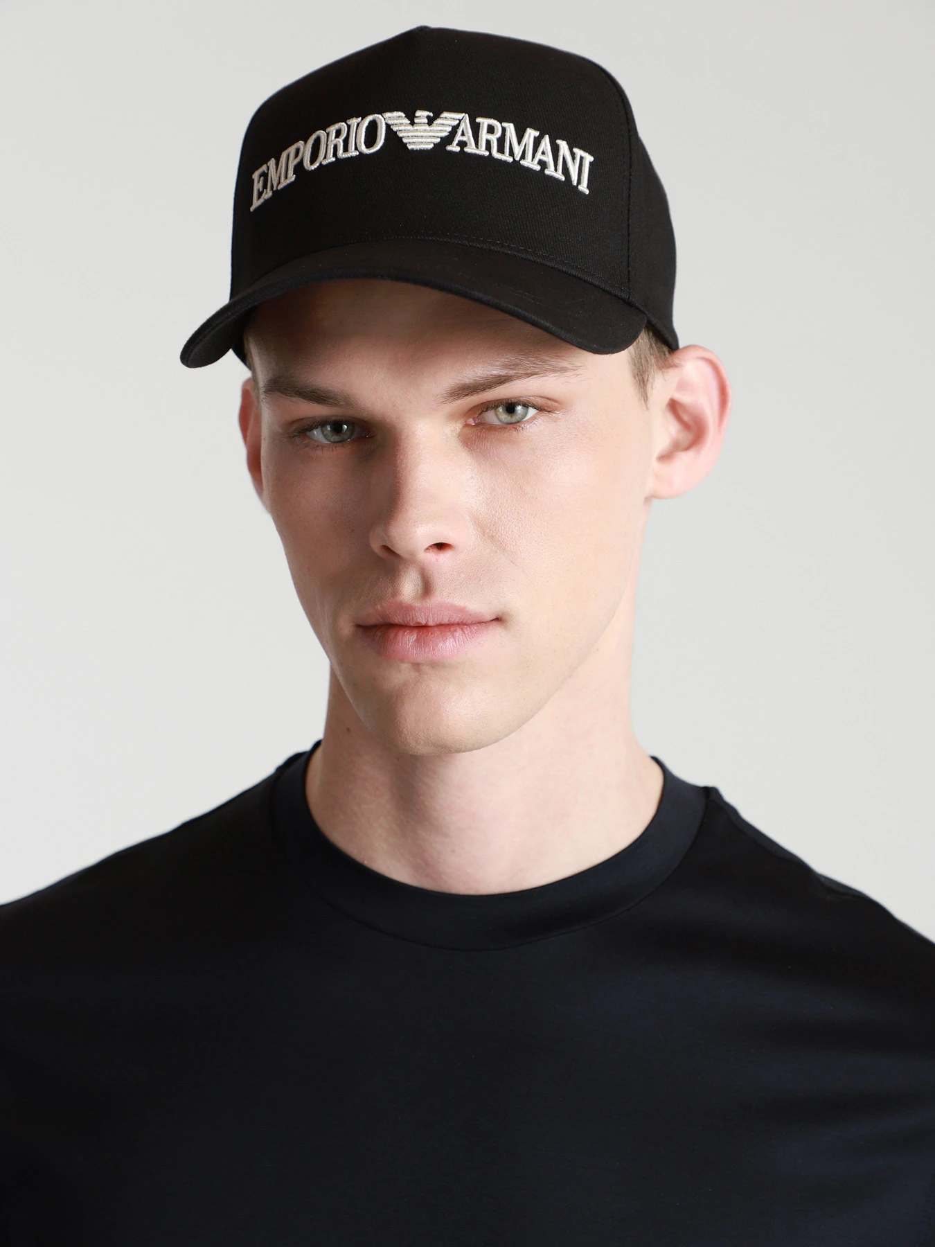Шапки и кепки Emporio Armani модель 627563-1P553-00020 Шапки и кепки Emporio Armani модель 627563-1P553-00020 Фото
