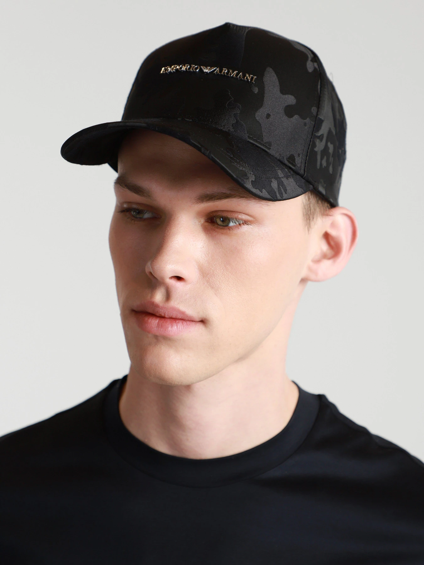 Шапки и кепки Emporio Armani модель 627565-1P555-00120 Шапки и кепки Emporio Armani модель 627565-1P555-00120 Фото