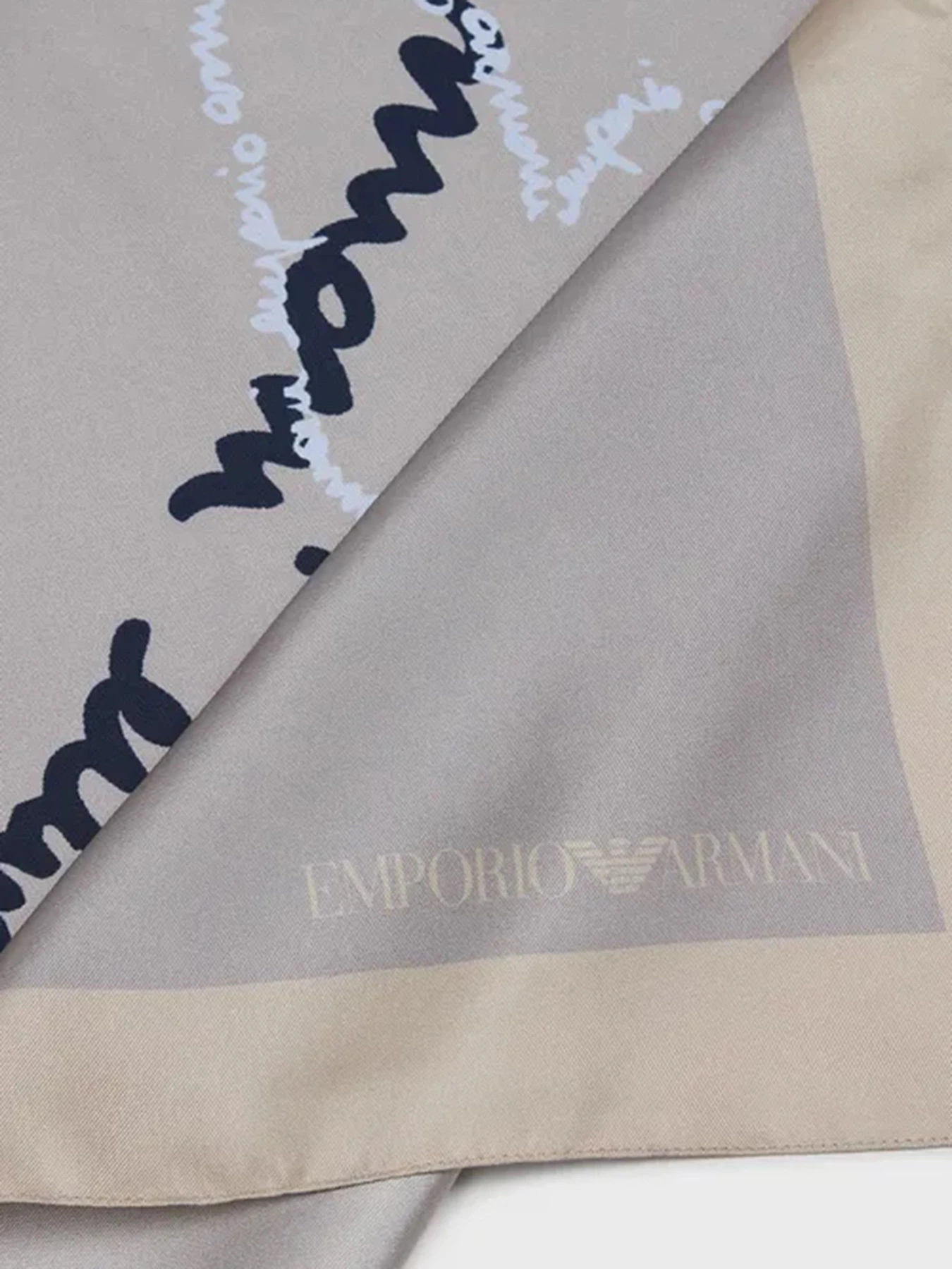 Шарфи та хустки Emporio Armani модель 635390-2F450-01440 Шарфи та хустки Emporio Armani модель 635390-2F450-01440 Фото