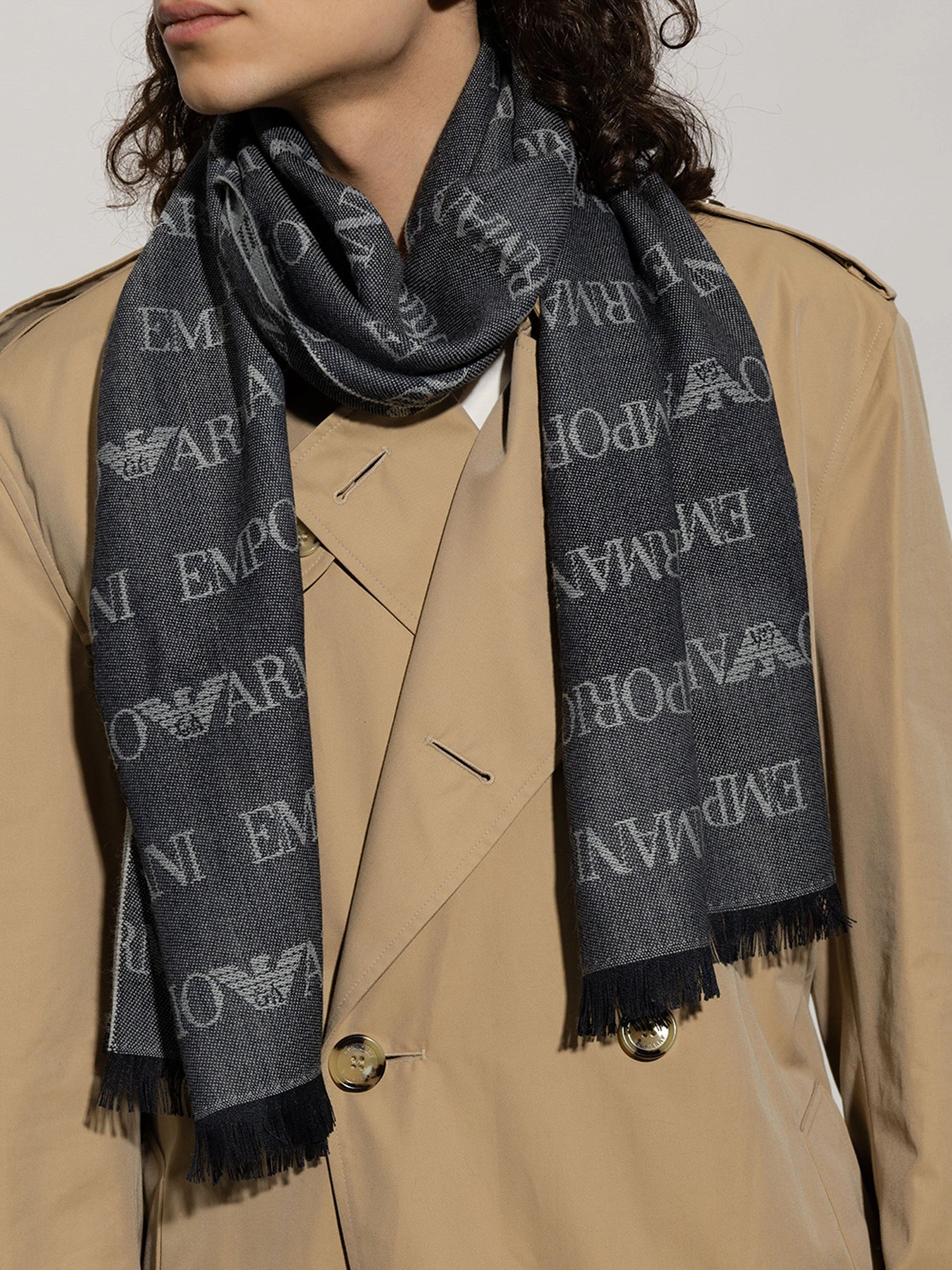 Шарфи та хустки Emporio Armani модель 625060-CC786-00635 Шарфи та хустки Emporio Armani модель 625060-CC786-00635 Фото
