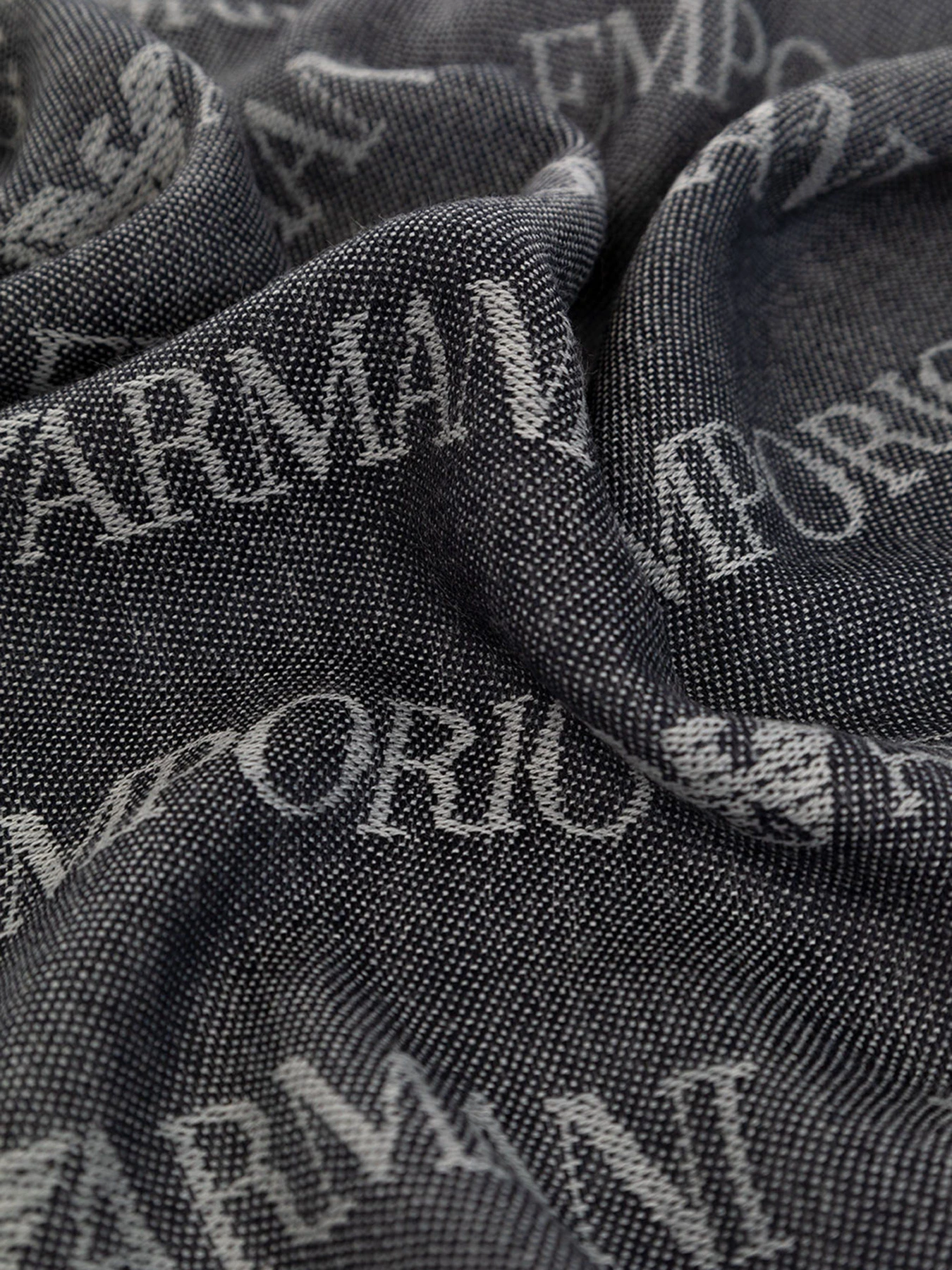 Шарфи та хустки Emporio Armani модель 625060-CC786-00635 Шарфи та хустки Emporio Armani модель 625060-CC786-00635 Фото