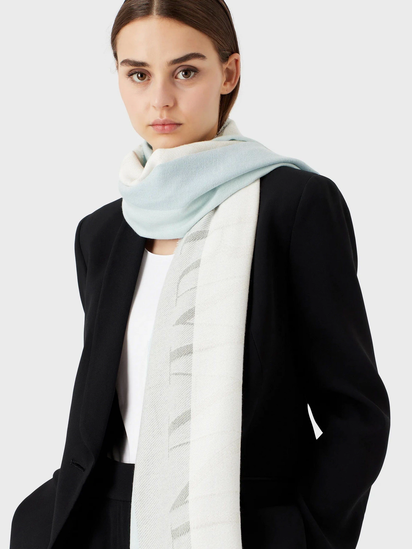 Шарфи та хустки Emporio Armani модель 635232-2F462-10986 Фото