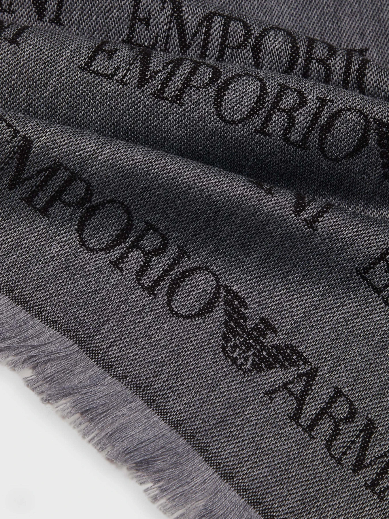 Шарфы и платки Emporio Armani модель 625060-CC786-00041 Шарфы и платки Emporio Armani модель 625060-CC786-00041 Фото