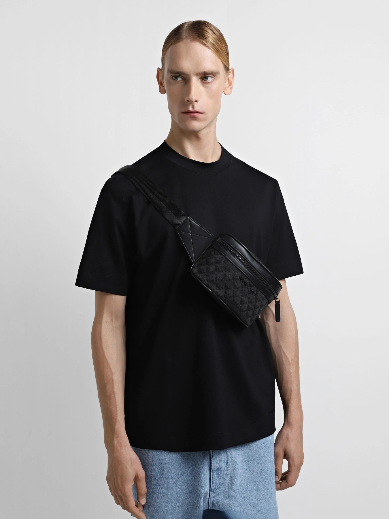 Шапки та кепки Emporio Armani модель 627987-CC987-00020 Шапки та кепки Emporio Armani модель 627987-CC987-00020 Фото