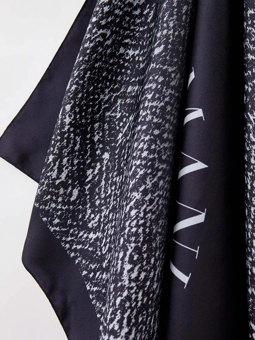 Emporio Armani Хустка колір чорний фото 2