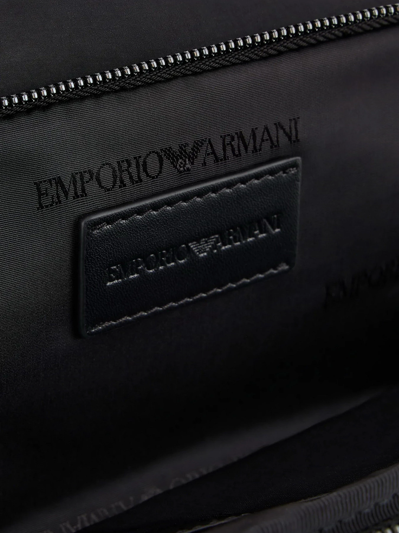 Кошельки Emporio Armani модель Y4R509-Y701J-80001 Кошельки Emporio Armani модель Y4R509-Y701J-80001 Фото