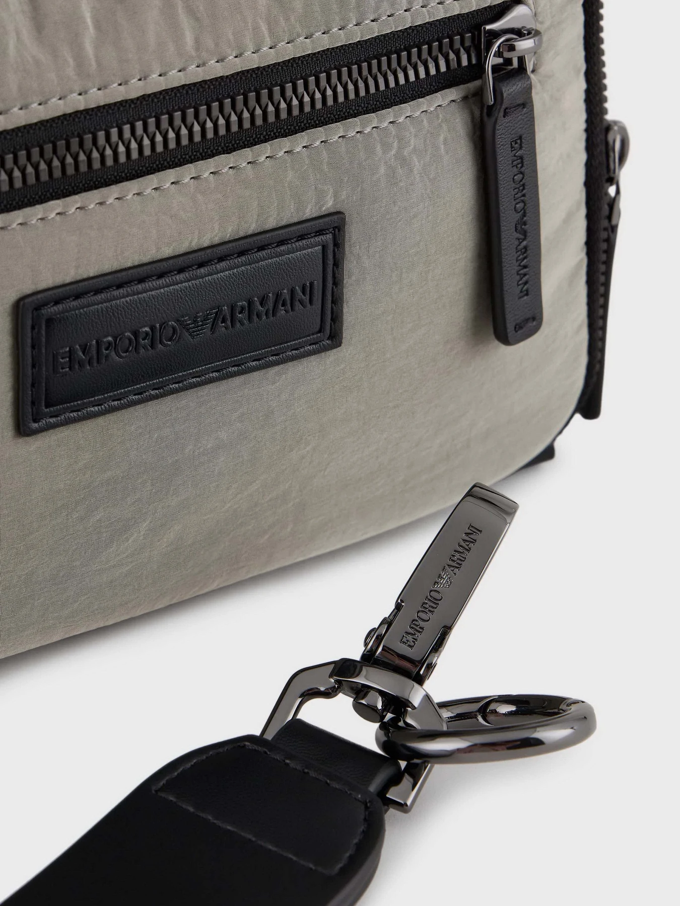 Кошельки Emporio Armani модель Y4R509-Y701J-80519 Кошельки Emporio Armani модель Y4R509-Y701J-80519 Фото
