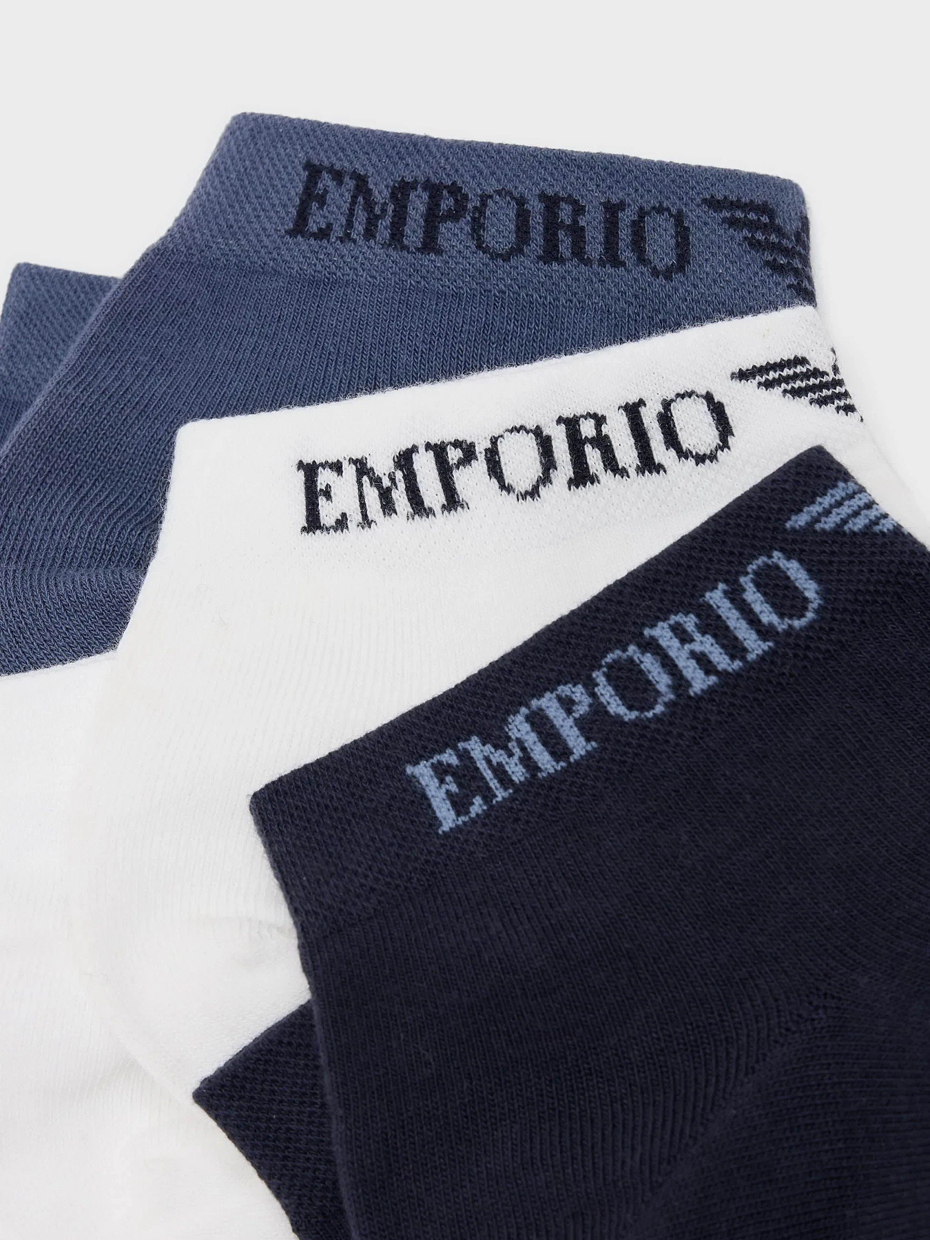 Носки и гольфы Emporio Armani модель 300048-3F254-59436 Носки и гольфы Emporio Armani модель 300048-3F254-59436 Фото