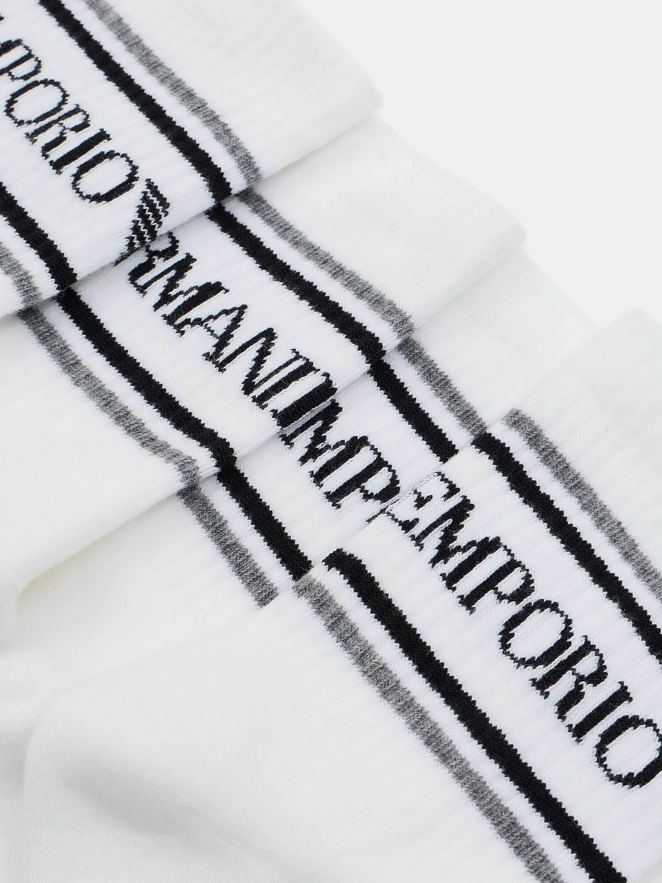 Носки и гольфы Emporio Armani модель 292303-3F227-00010 Носки и гольфы Emporio Armani модель 292303-3F227-00010 Фото