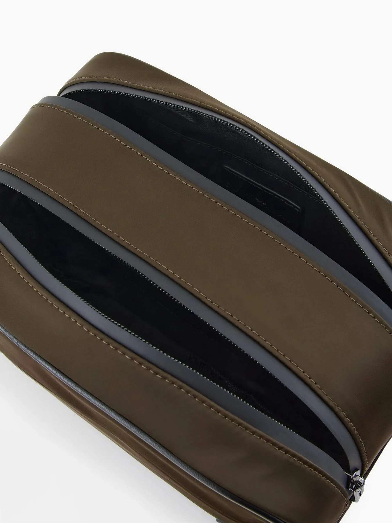 Emporio Armani модель Y4R514-Y700J-83824 Emporio Armani модель Y4R514-Y700J-83824 Фото