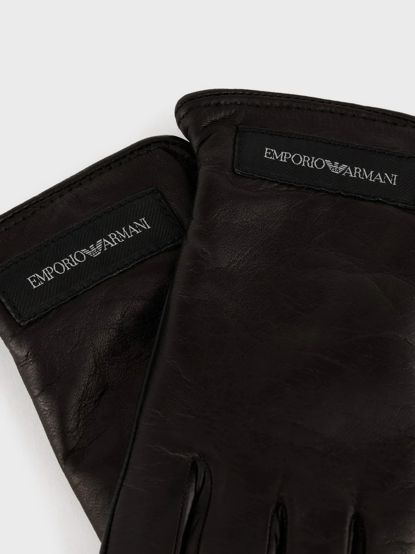 Перчатки и варежки Emporio Armani модель 634030-3F200-00020 Перчатки и варежки Emporio Armani модель 634030-3F200-00020 Фото