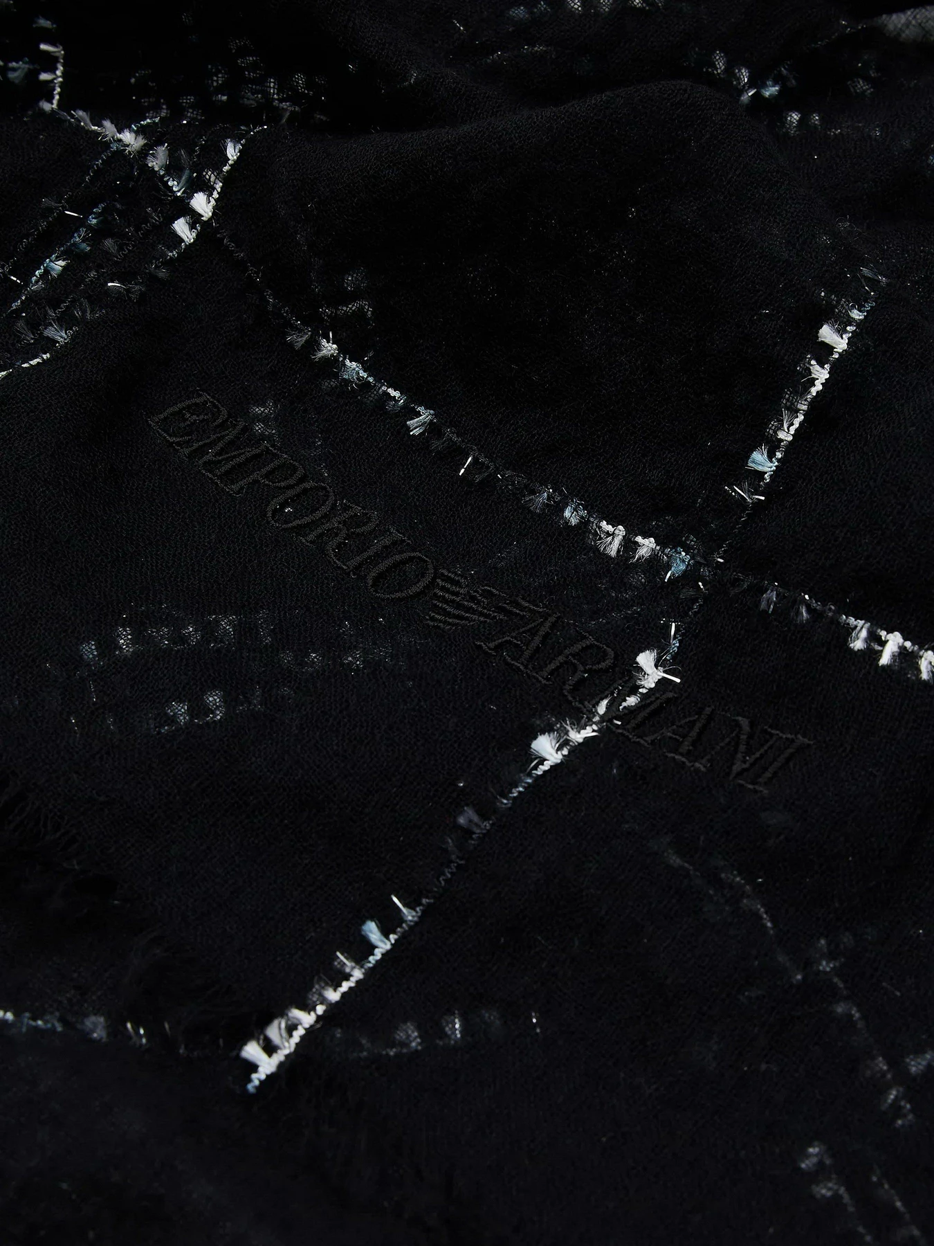 Шарфы и платки Emporio Armani модель 635277-3F314-00020 Шарфы и платки Emporio Armani модель 635277-3F314-00020 Фото