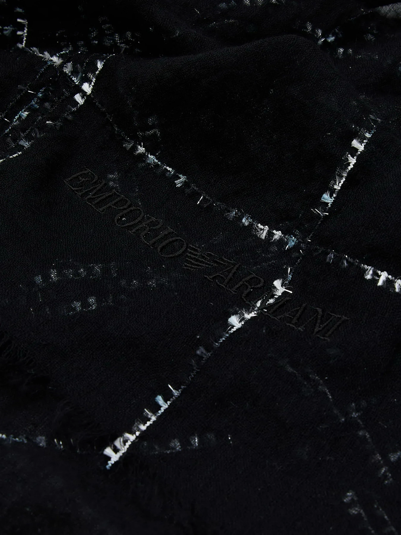Шарфы и платки Emporio Armani модель 635277-3F314-00020 Шарфы и платки Emporio Armani модель 635277-3F314-00020 Фото