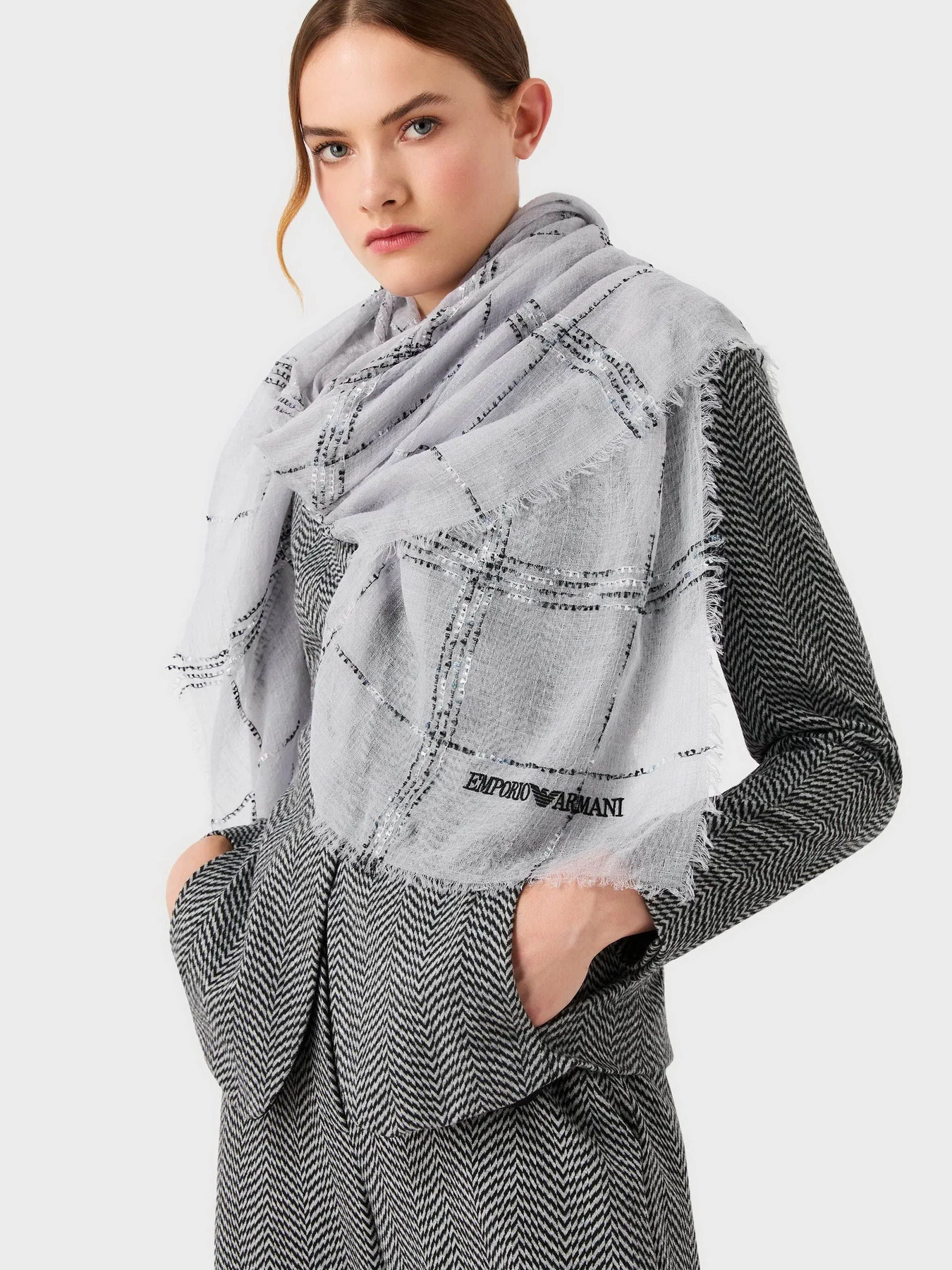 Шарфы и платки Emporio Armani модель 635277-3F314-26641 Шарфы и платки Emporio Armani модель 635277-3F314-26641 Фото