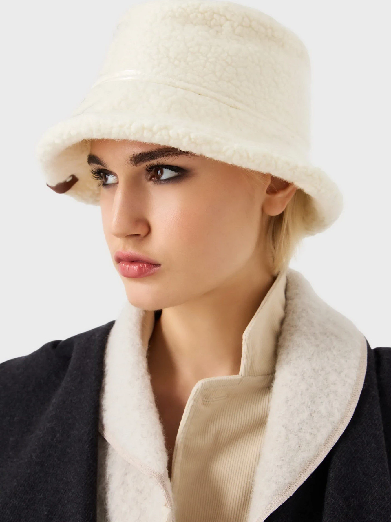 Шапки та кепки Emporio Armani CHALET модель 637381-3F431-13240 Фото