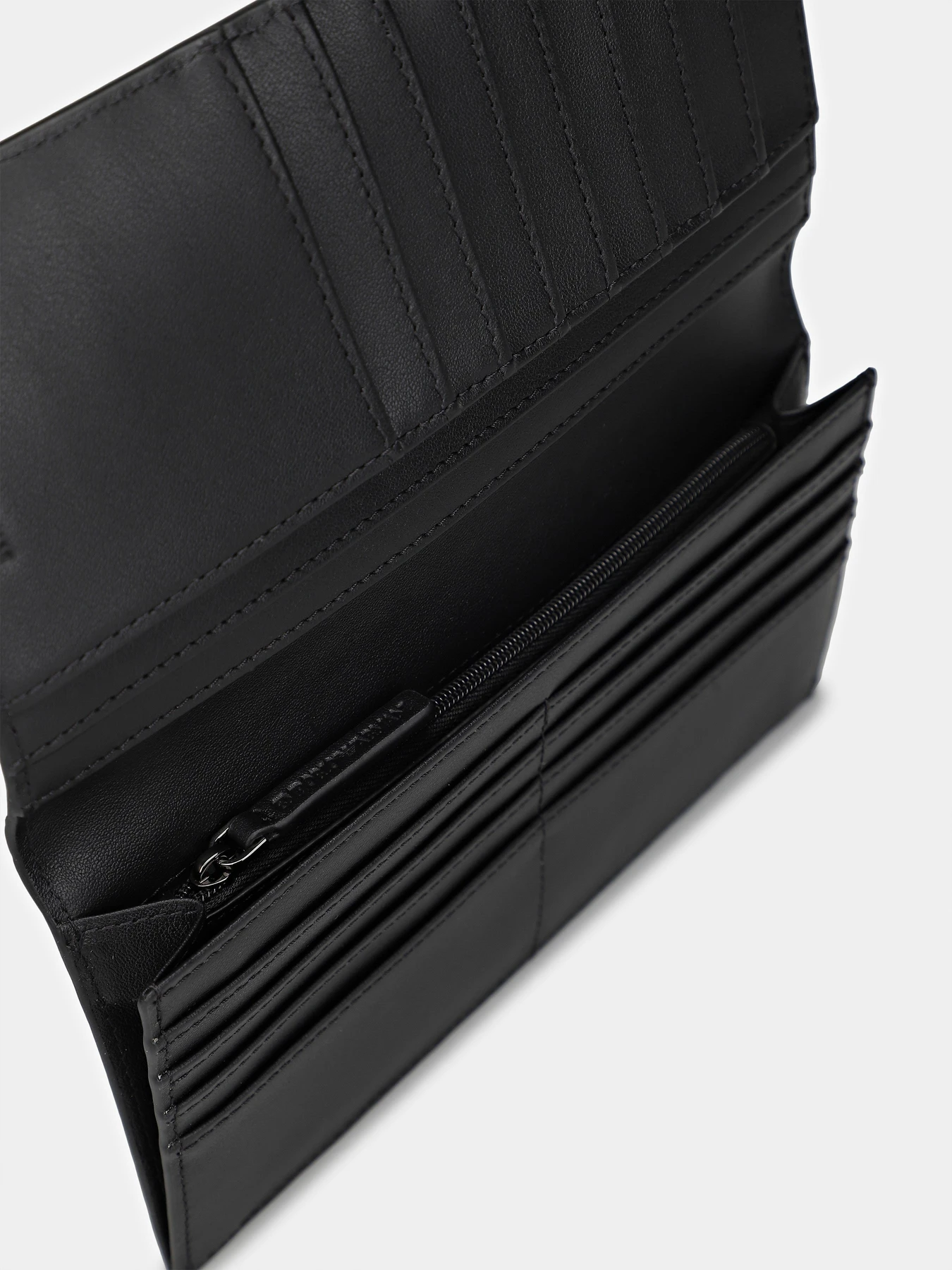 Кошельки Emporio Armani модель Y4R624-YQ82X-80001 Кошельки Emporio Armani модель Y4R624-YQ82X-80001 Фото