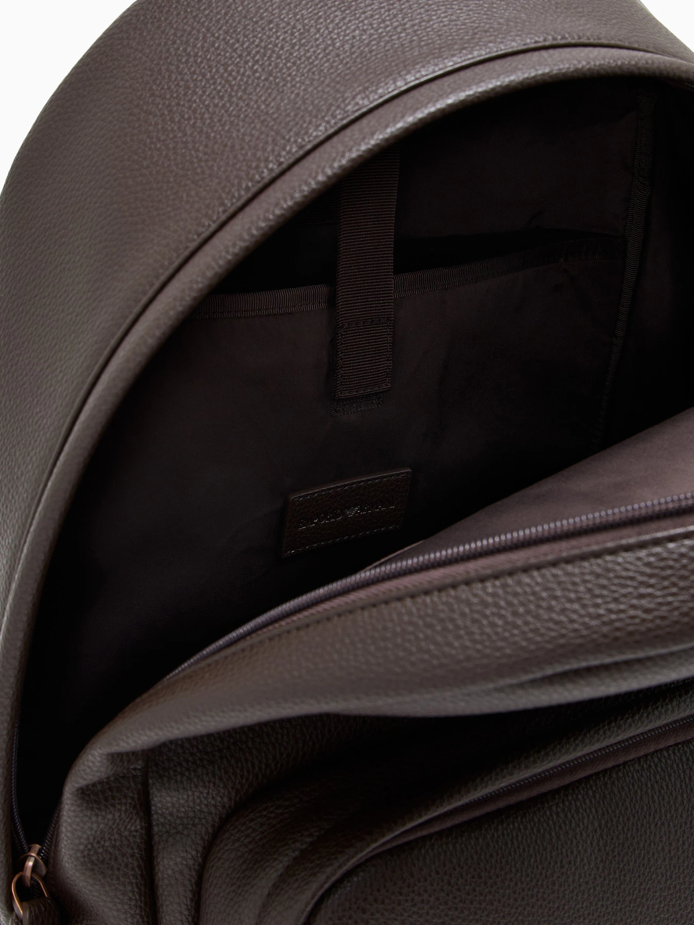 Рюкзаки Emporio Armani модель EM007108-AF29111-U6031 Рюкзаки Emporio Armani модель EM007108-AF29111-U6031 Фото