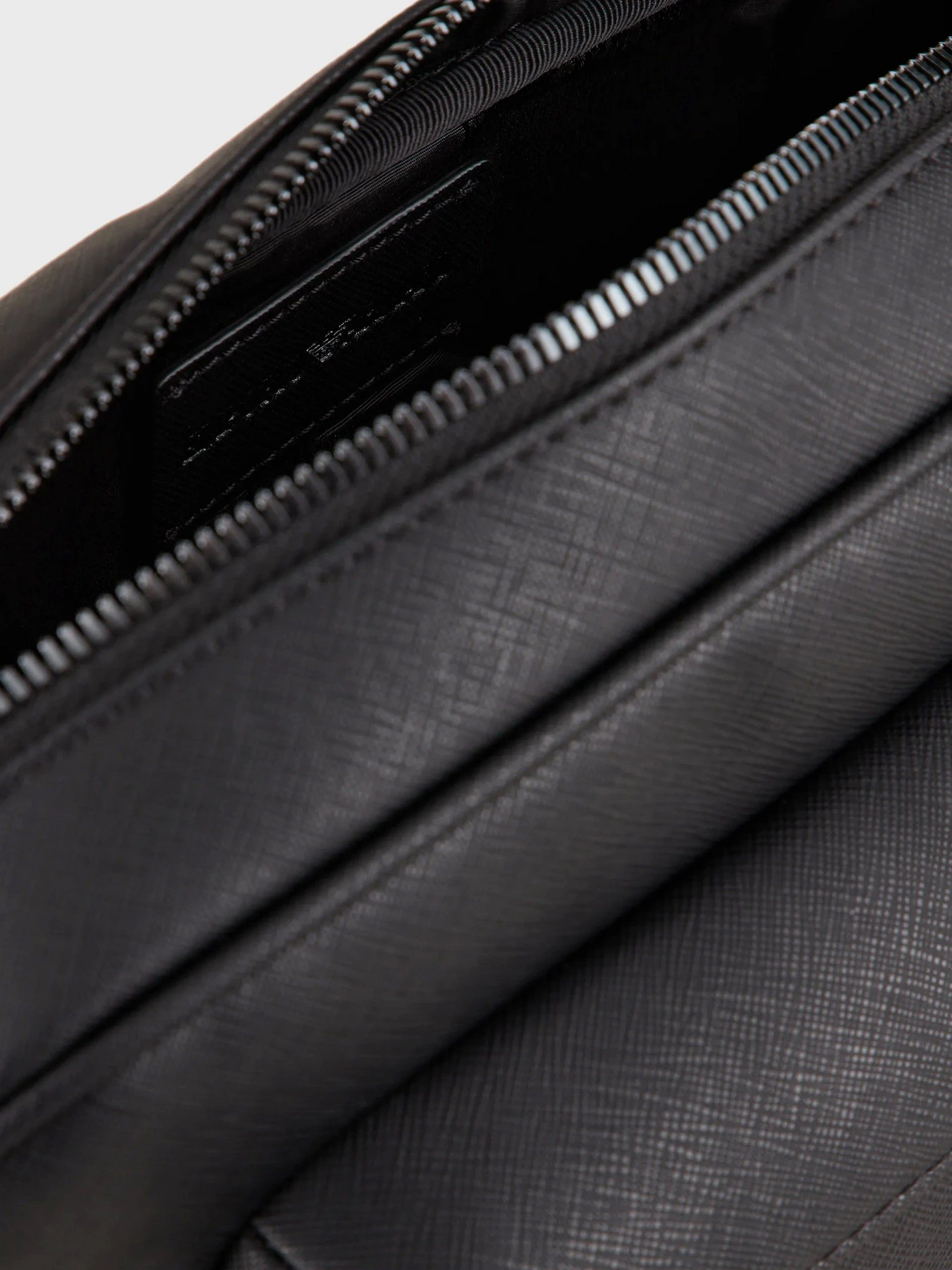 Сумки Emporio Armani модель Y4M360-Y216J-81073 Фото
