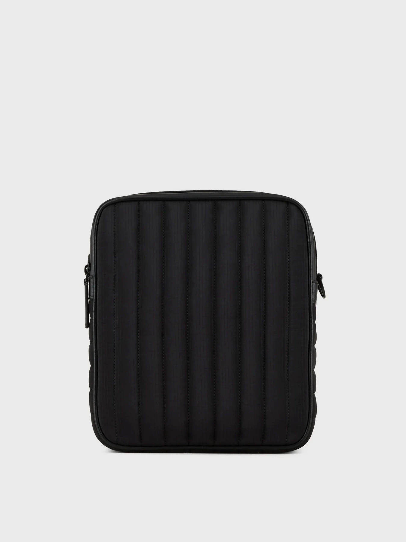 Сумки Emporio Armani модель Y4M377-Y196V-81073 Сумки Emporio Armani модель Y4M377-Y196V-81073 Фото