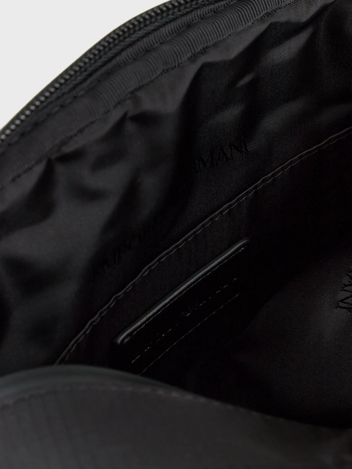 Сумки Emporio Armani модель Y4M377-Y196V-81073 Сумки Emporio Armani модель Y4M377-Y196V-81073 Фото