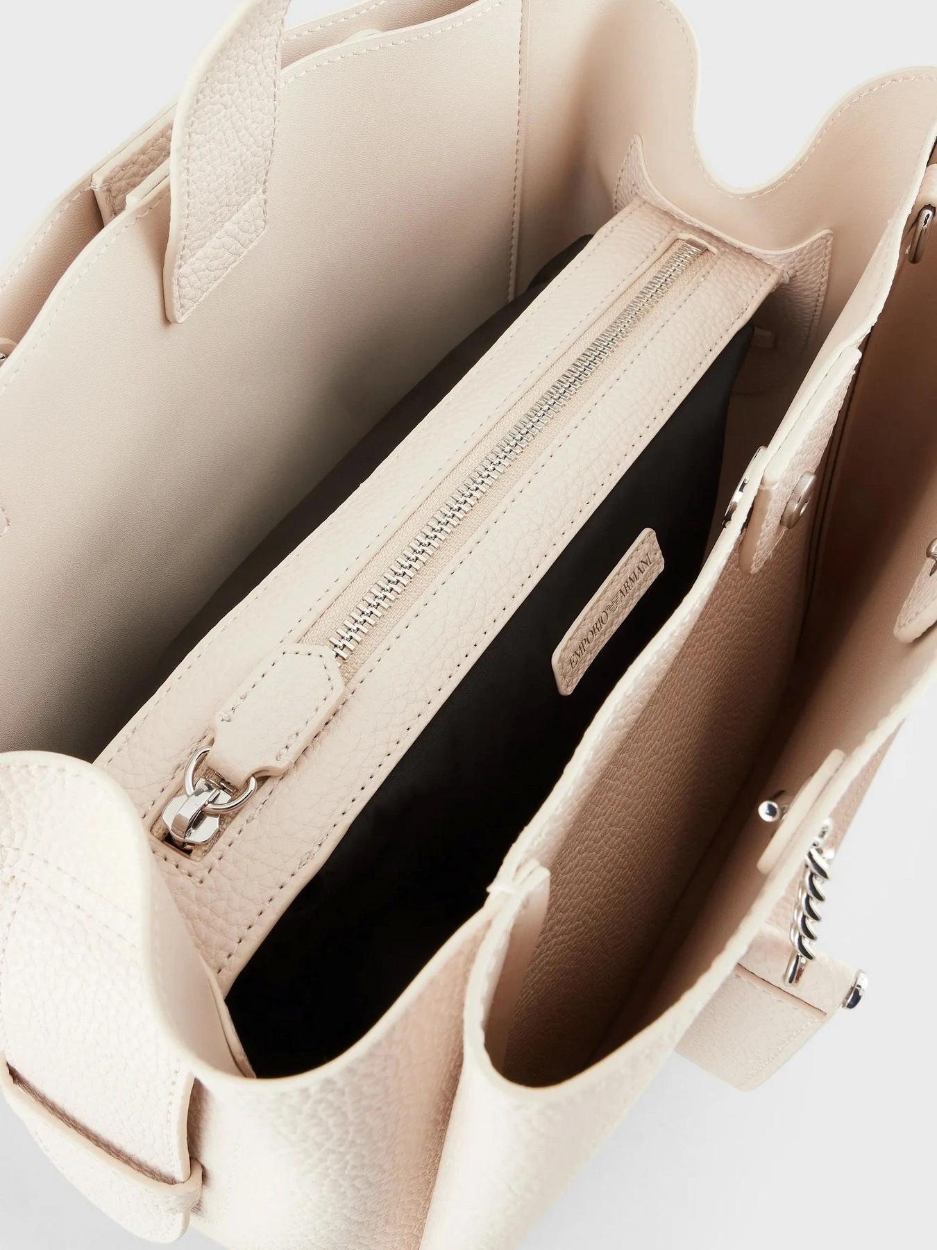 Сумки Emporio Armani модель Y3D158-YFN6E-87421 Сумки Emporio Armani модель Y3D158-YFN6E-87421 Фото