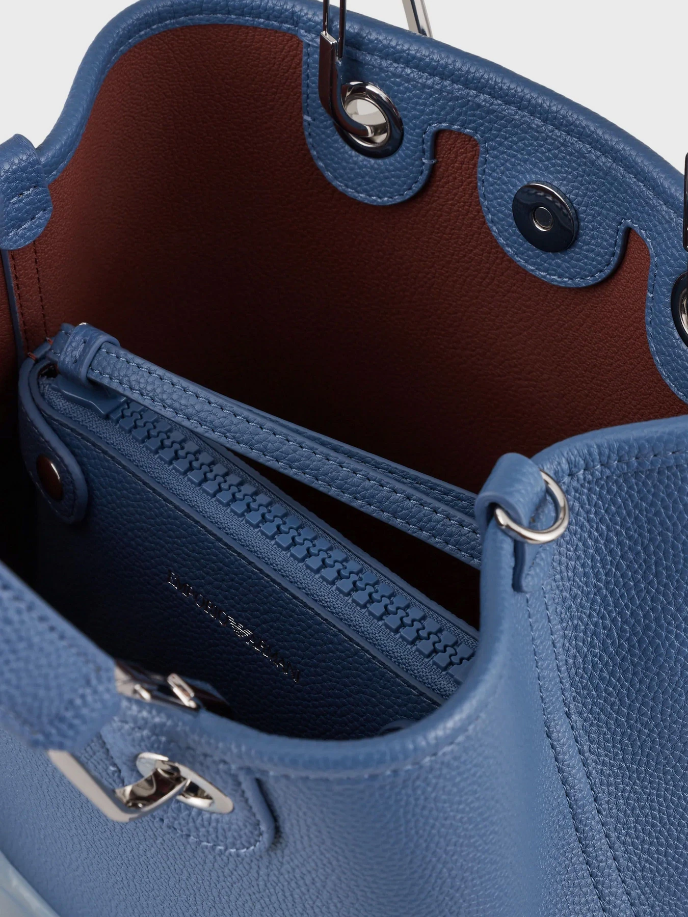 Сумки Emporio Armani MYEA модель Y3D255-YFO5E-89587 Фото