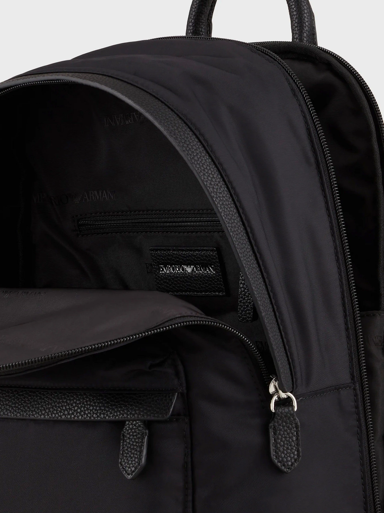 Рюкзаки Emporio Armani Travel Essentials модель Y3L111-YVL7E-80001 Фото