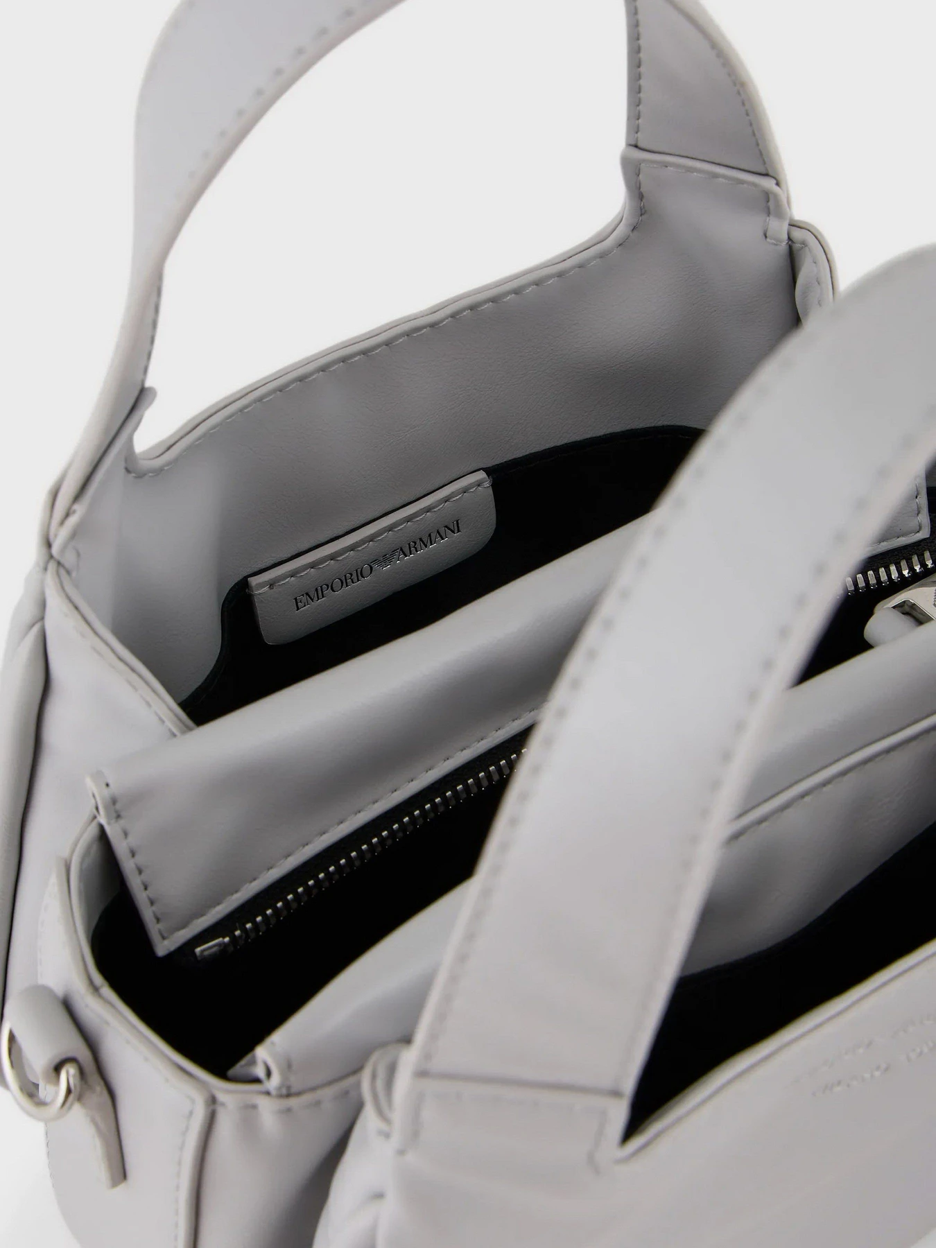 Сумки Emporio Armani модель Y3E223-YVY3X-88535 Сумки Emporio Armani модель Y3E223-YVY3X-88535 Фото