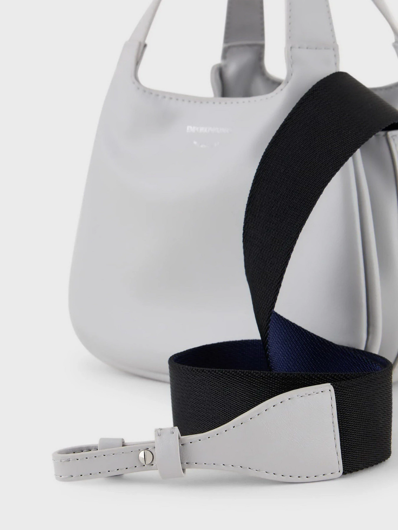 Сумки Emporio Armani модель Y3E223-YVY3X-88535 Сумки Emporio Armani модель Y3E223-YVY3X-88535 Фото