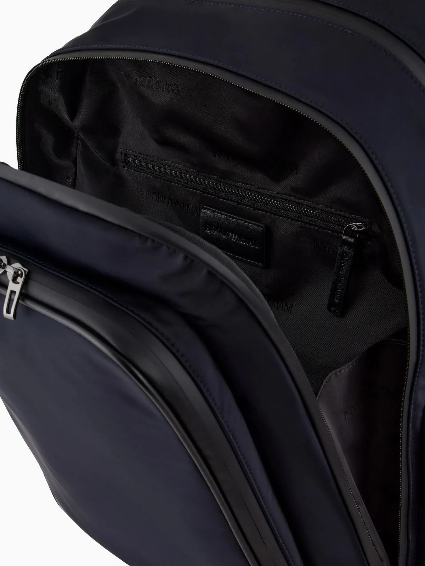 Рюкзаки Emporio Armani Travel Essentials модель Y4O414-Y700J-80033 Рюкзаки Emporio Armani Travel Essentials модель Y4O414-Y700J-80033 Фото