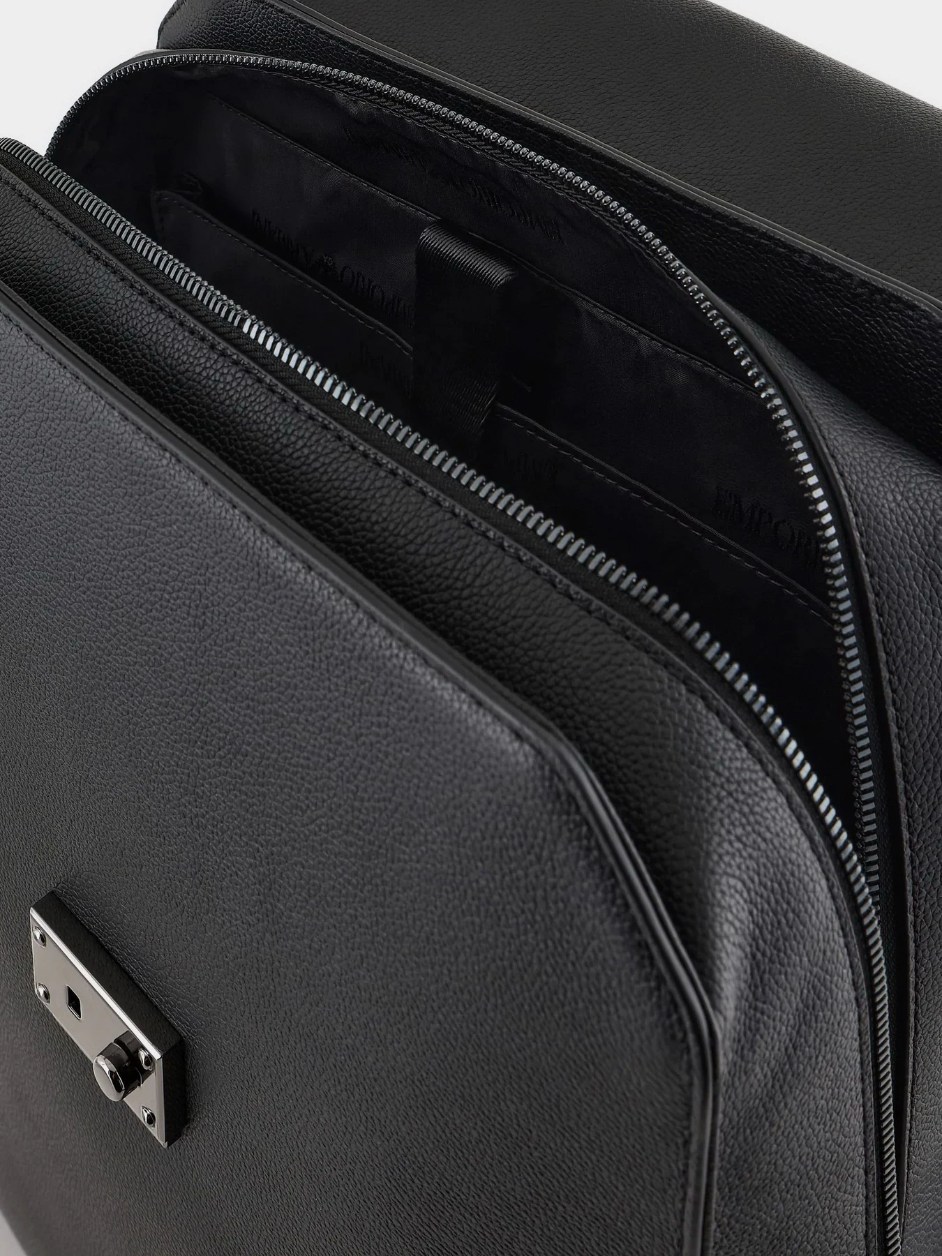 Рюкзаки Emporio Armani модель Y4O439-YQ13X-80648 Рюкзаки Emporio Armani модель Y4O439-YQ13X-80648 Фото