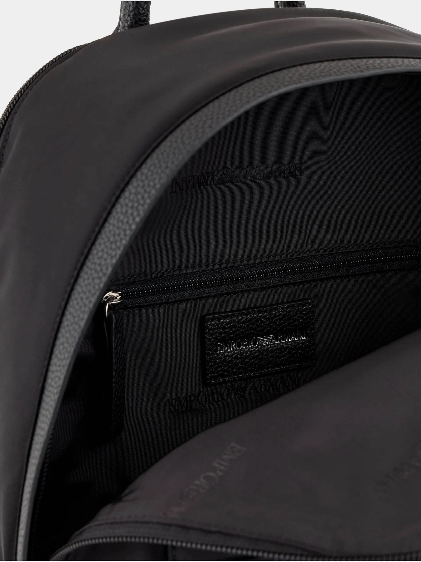 Рюкзаки Emporio Armani модель Y3L111-YWS1E-80001 Рюкзаки Emporio Armani модель Y3L111-YWS1E-80001 Фото