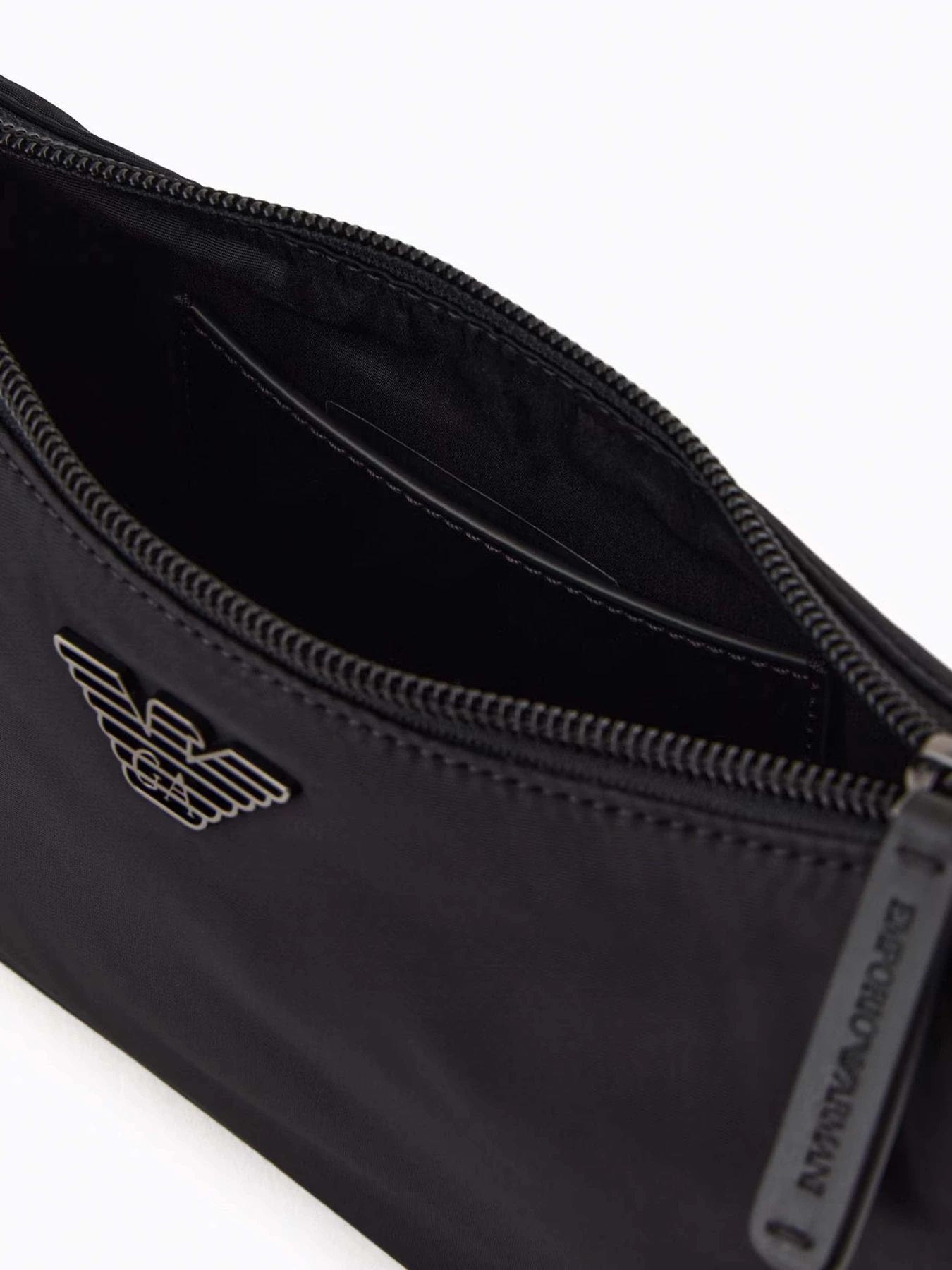 Сумки Emporio Armani модель EM001808-AF13454-UC001 Сумки Emporio Armani модель EM001808-AF13454-UC001 Фото