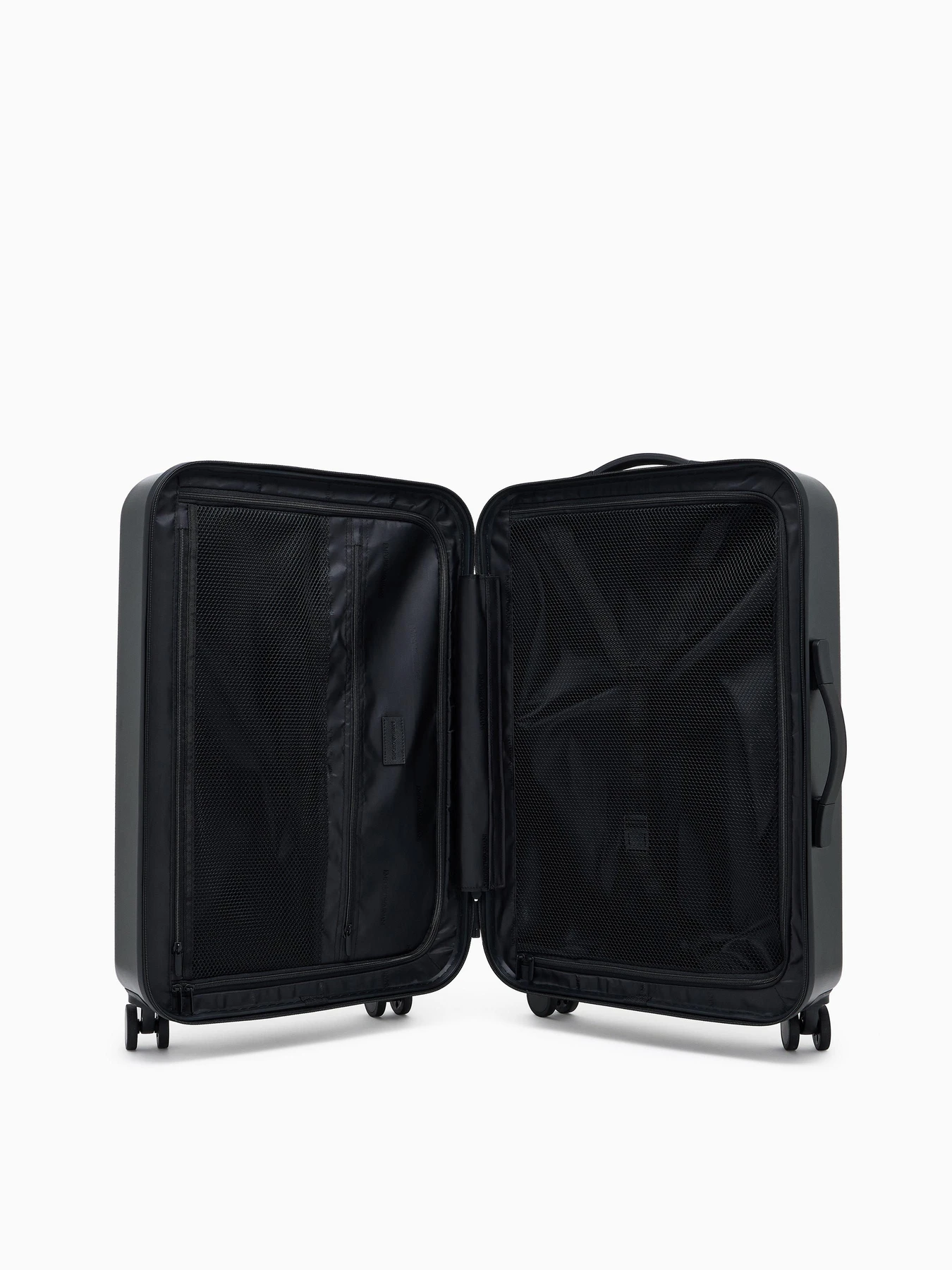 Дорожные сумки и чемоданы Emporio Armani модель EM002547-AF13805-UC001 Дорожные сумки и чемоданы Emporio Armani модель EM002547-AF13805-UC001 Фото