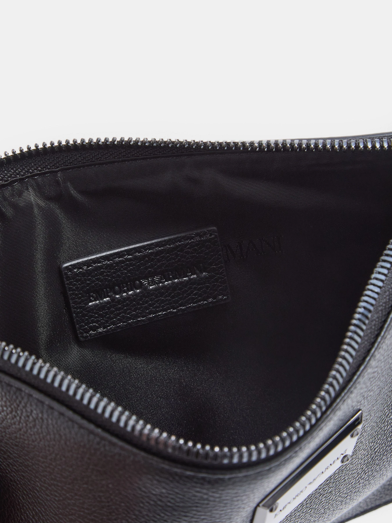 Гаманці Emporio Armani модель EM004545-AF13788-UC001 Гаманці Emporio Armani модель EM004545-AF13788-UC001 Фото