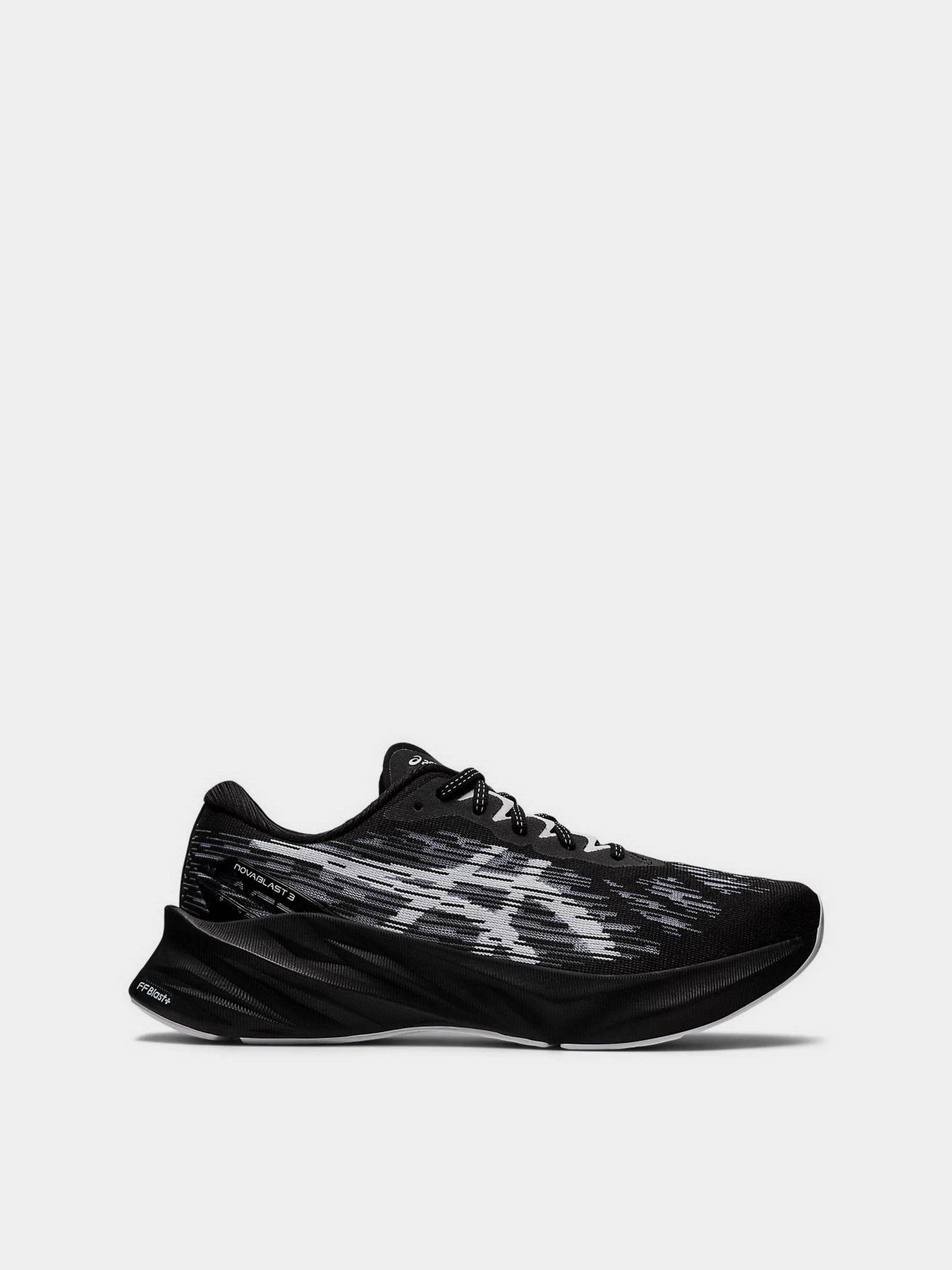 Кросівки Asics Novablast 3 модель 1011B458-002 Чорний, білий Кросівки Asics Novablast 3 модель 1011B458-002 Чорний, білий Фото