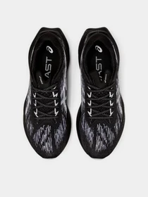 Кросівки Asics Novablast 3 модель 1011B458-002 Чорний, білий Фото