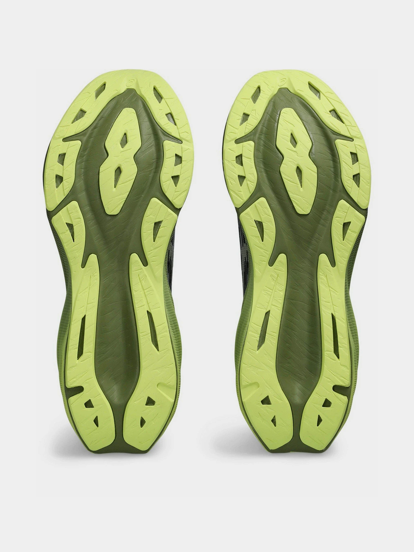 Кросівки Asics Novablast 3 модель 1011B458-005 Чорний, зелений Кросівки Asics Novablast 3 модель 1011B458-005 Чорний, зелений Фото