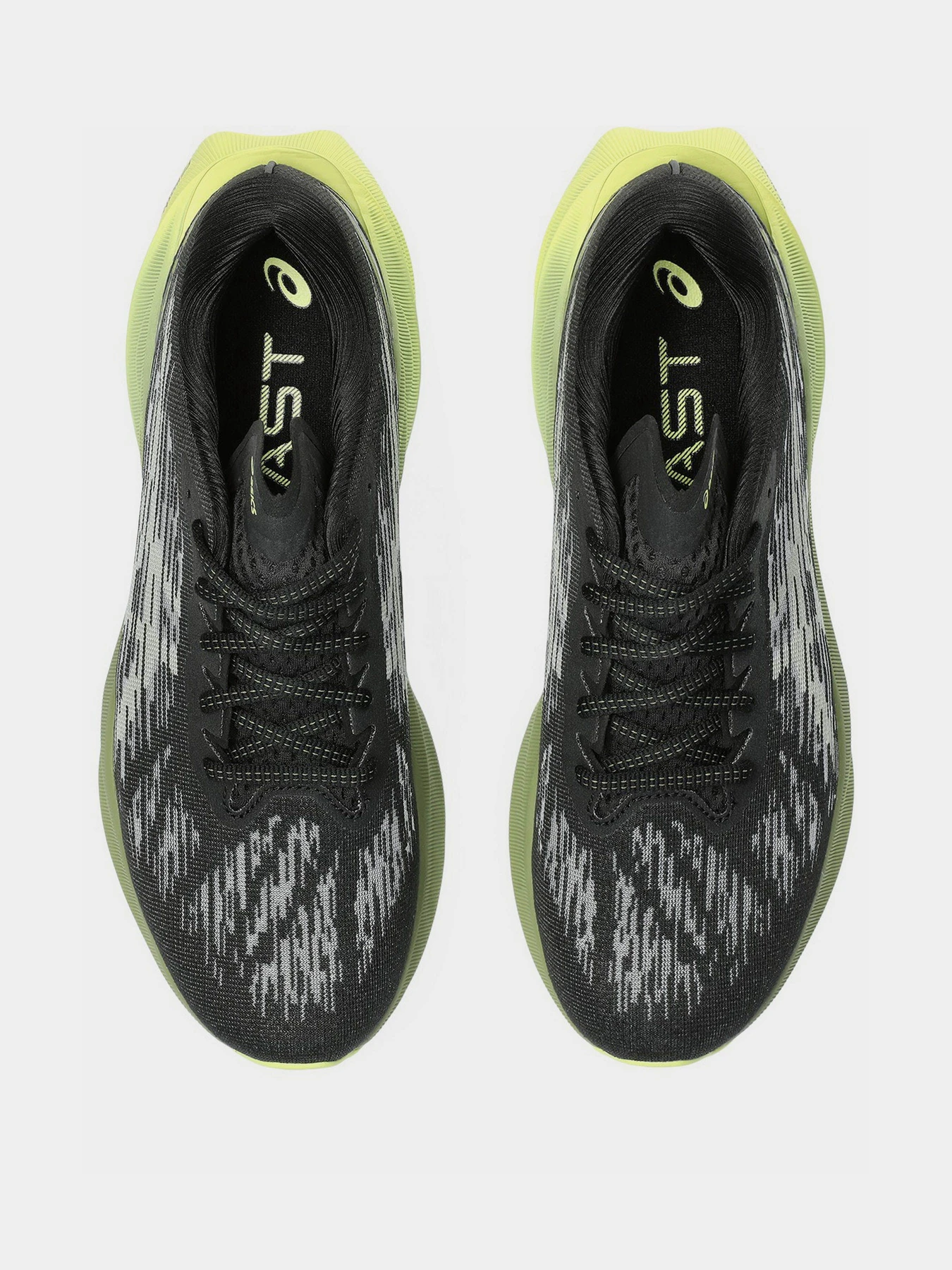 Кросівки Asics Novablast 3 модель 1011B458-005 Чорний, зелений Кросівки Asics Novablast 3 модель 1011B458-005 Чорний, зелений Фото