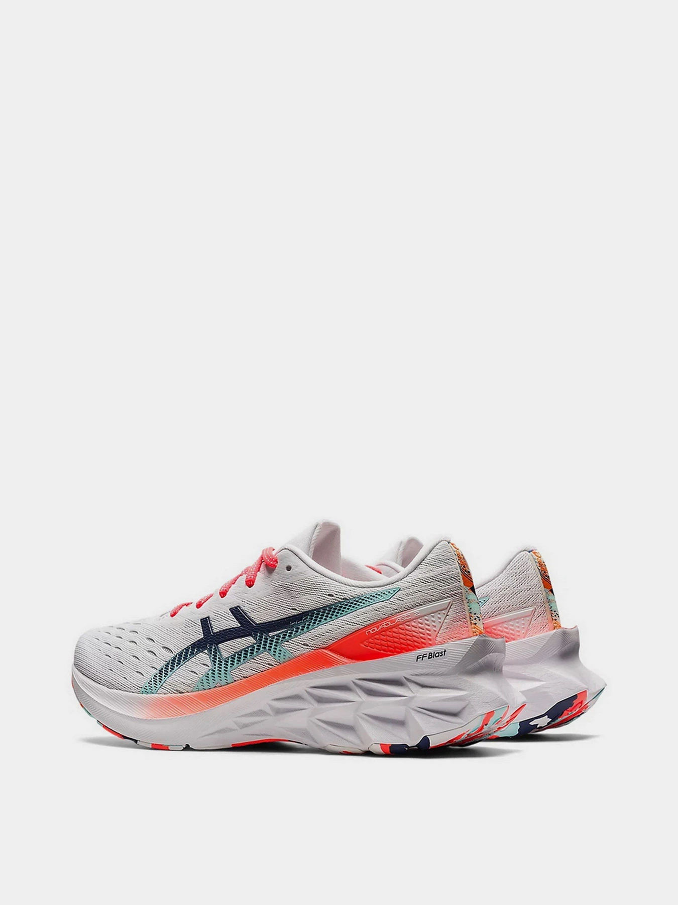 Кросівки Asics Novablast 2 модель 1012B152-960 Кросівки Asics Novablast 2 модель 1012B152-960 Фото
