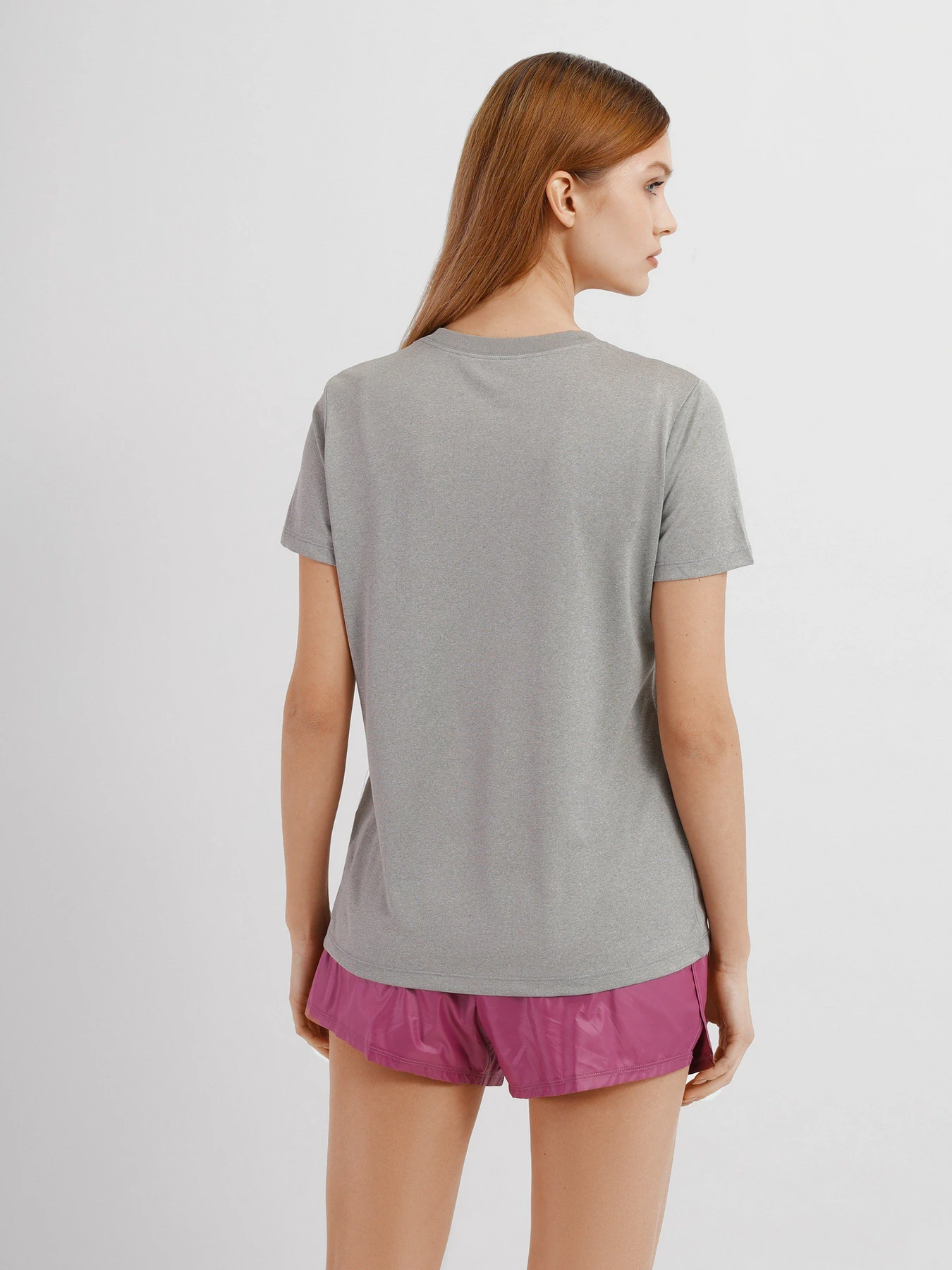Футболки и поло NIKE Dri-FIT Legend модель AQ3210-063 Футболки и поло NIKE Dri-FIT Legend модель AQ3210-063 Фото