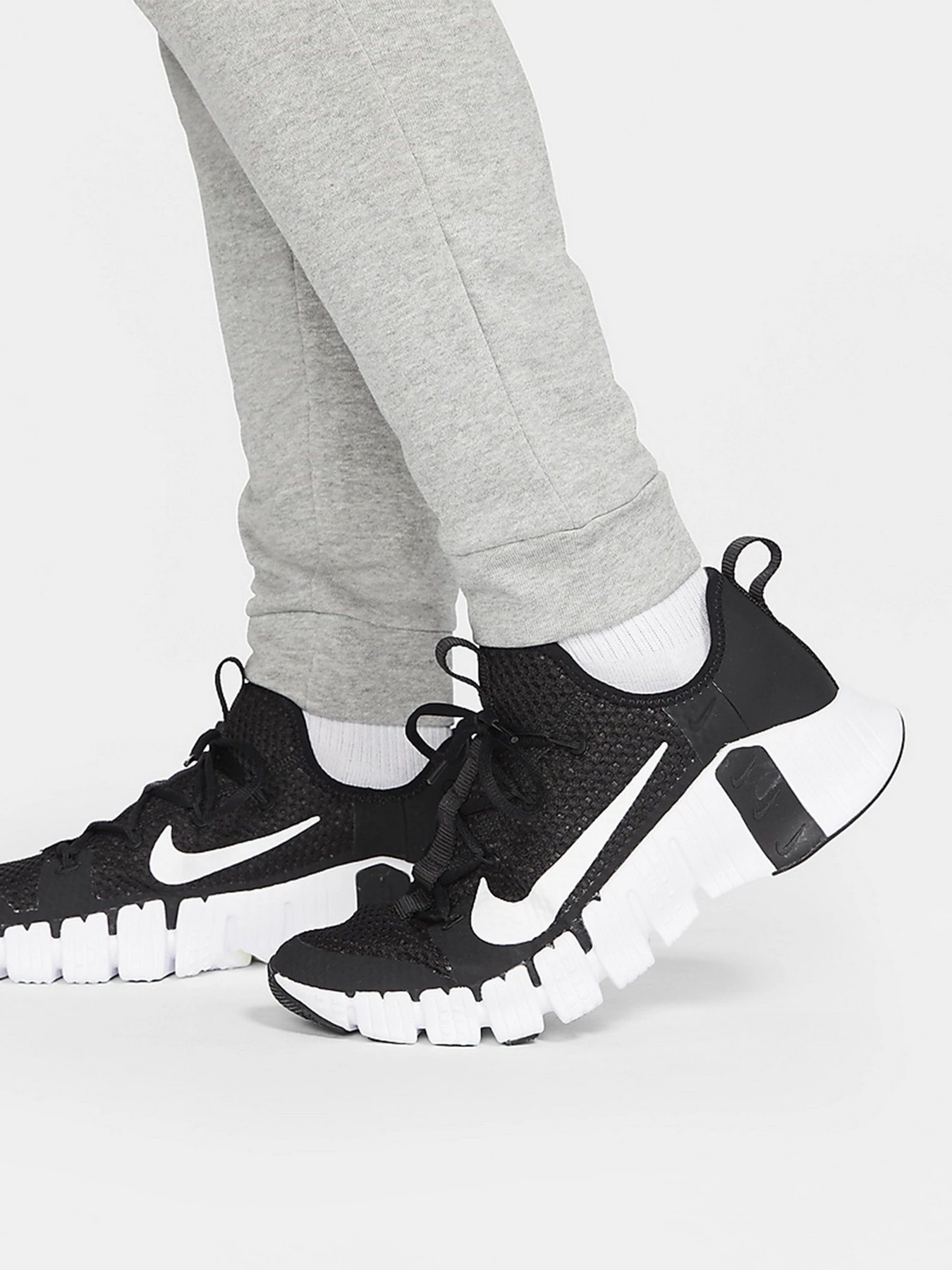 Брюки NIKE DRI-FIT TAPERED модель CZ6379-063 Брюки NIKE DRI-FIT TAPERED модель CZ6379-063 Фото