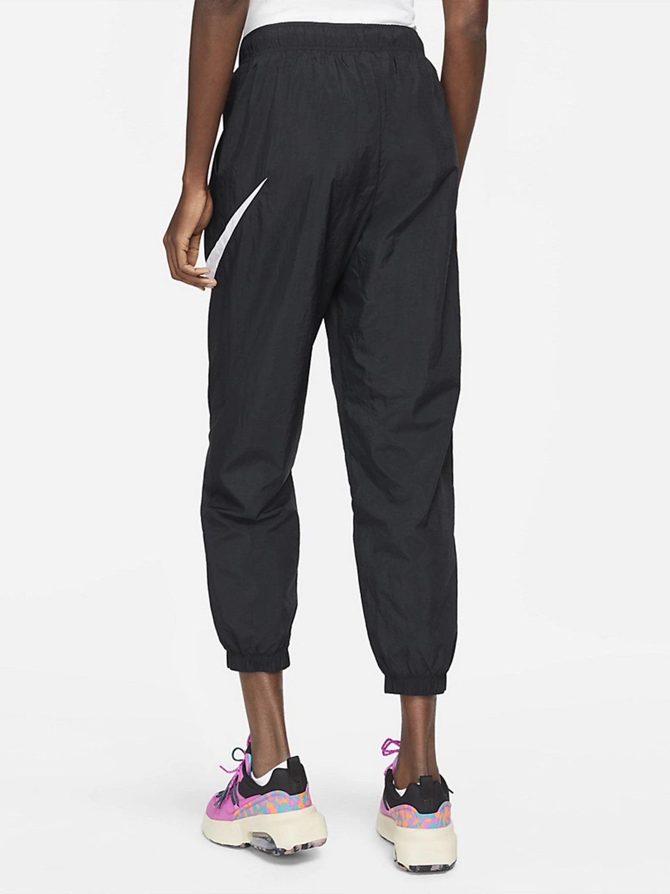 Брюки NIKE Essentials Mid-Rise Woven Pant модель DM6183-010 Брюки NIKE Essentials Mid-Rise Woven Pant модель DM6183-010 Фото