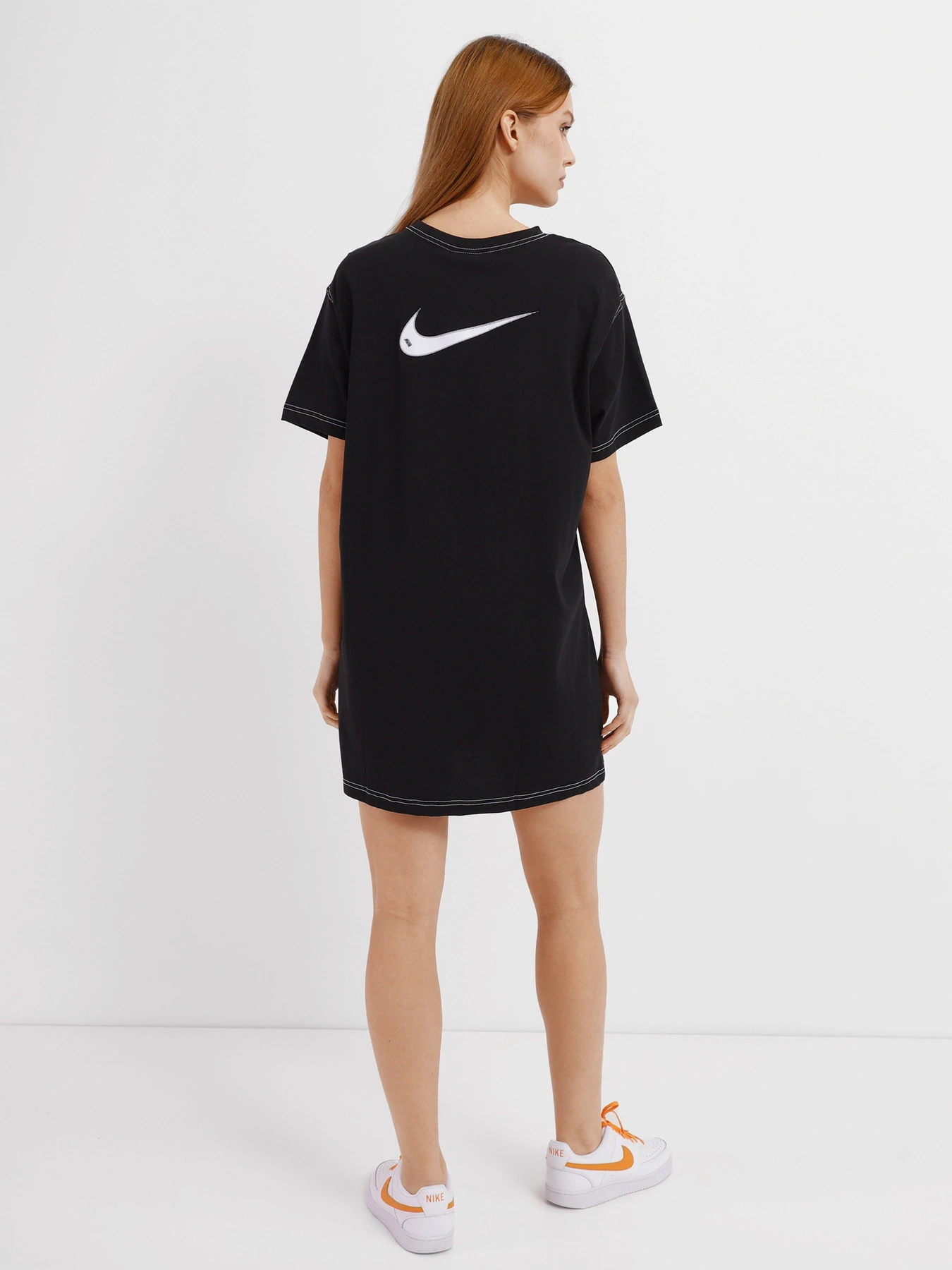 Платья NIKE Sportswear Swoosh модель DM6191-010 Платья NIKE Sportswear Swoosh модель DM6191-010 Фото