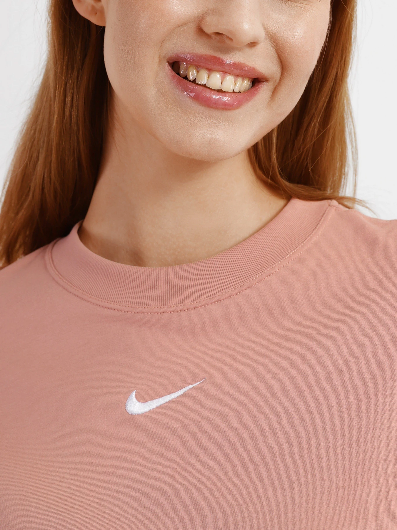 Футболки и поло NIKE Sportswear Essentials модель DQ5379-609 Футболки и поло NIKE Sportswear Essentials модель DQ5379-609 Фото