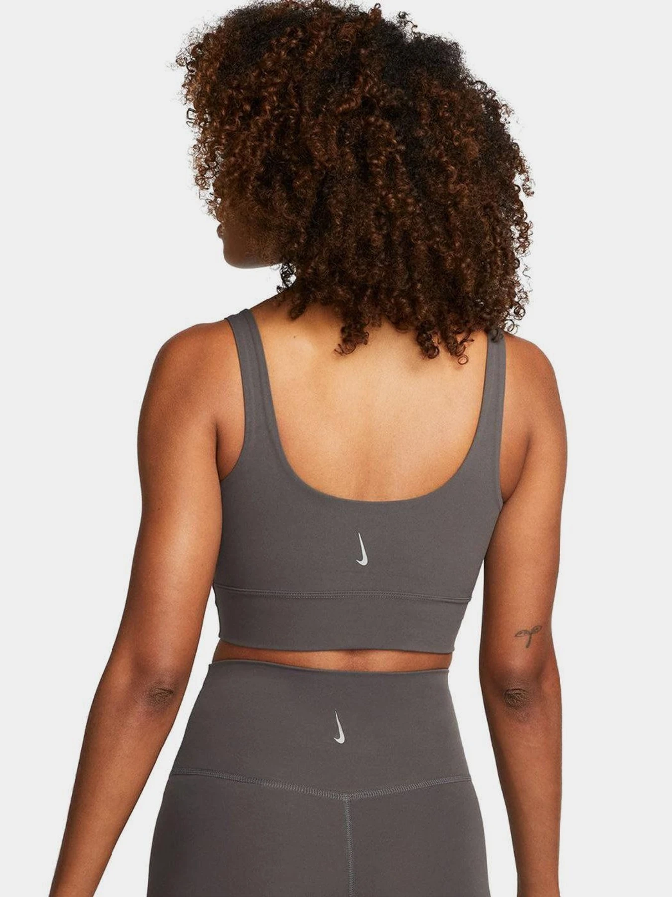 Футболки и поло NIKE Yoga Luxe модель CV0576-254 Футболки и поло NIKE Yoga Luxe модель CV0576-254 Фото